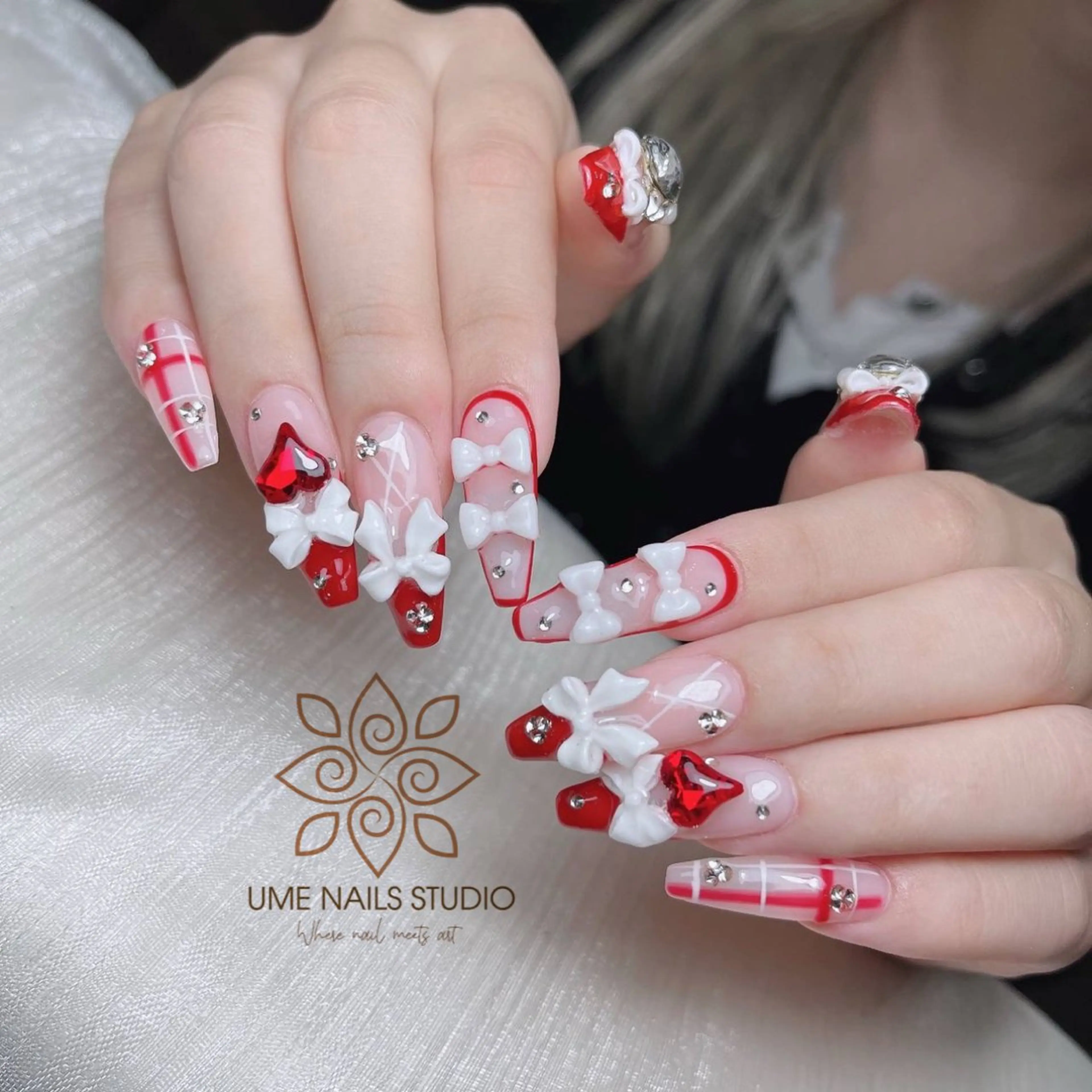 ネイル チークネイル クリアネイル ガーリー キラキラネイル 韓国ネイル Ume Nail Studioのネイルデザイン