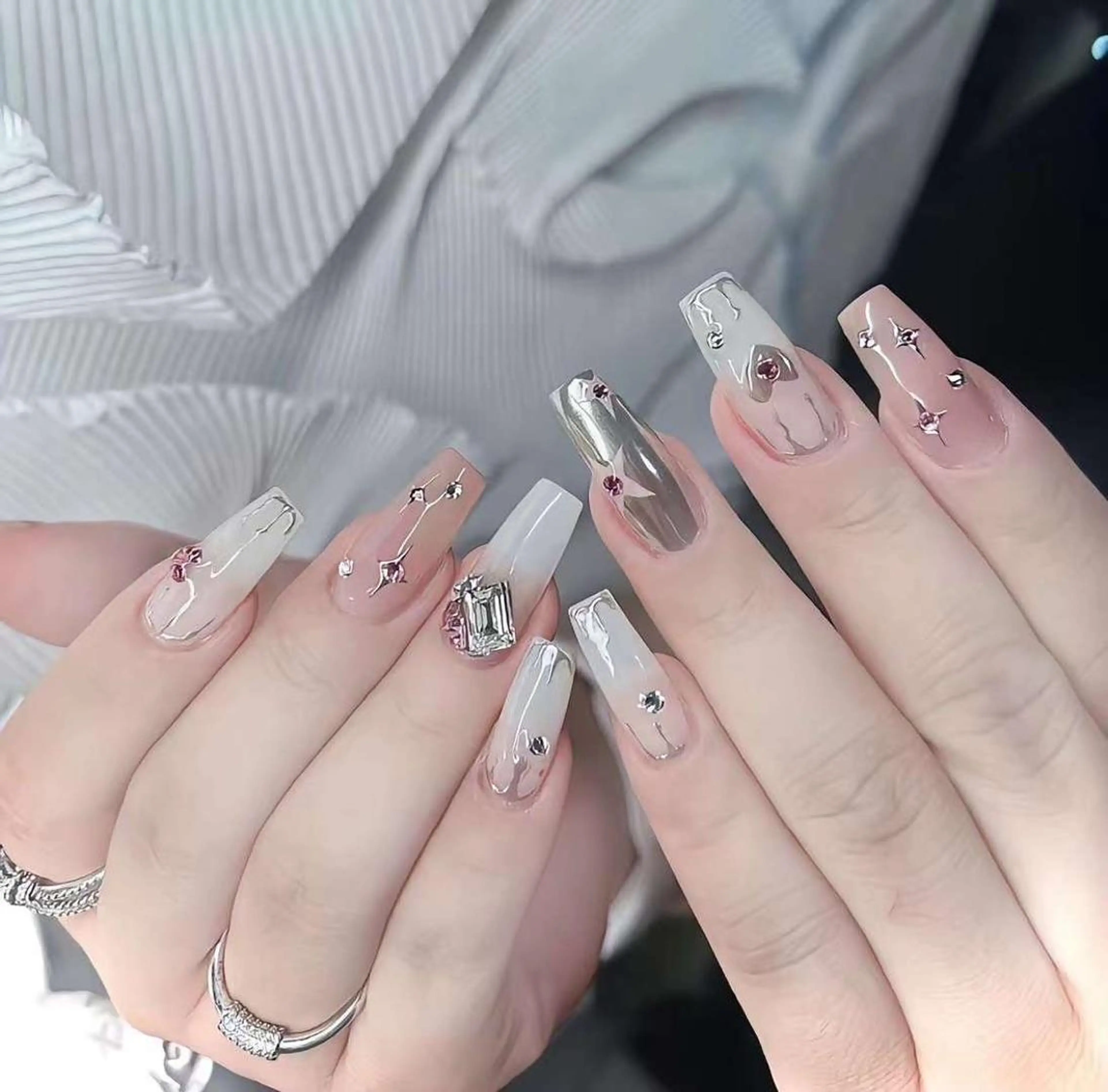 ネイル ハンドネイル VIVIAN エイのネイルデザイン