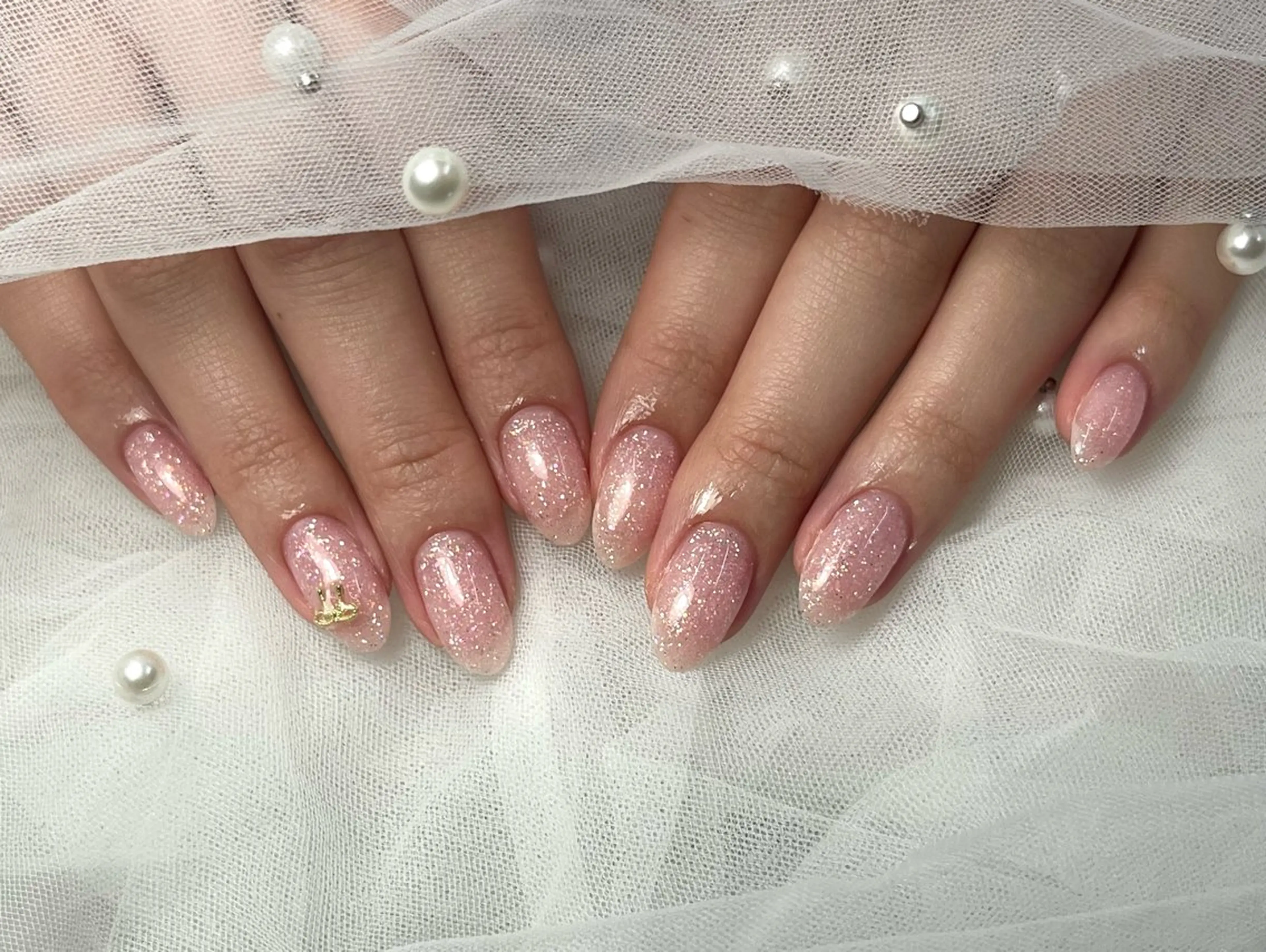 ネイル キラキラネイル 韓国ネイル ワンカラーネイル ピンク リボン ハンドネイル ToliyDeliy Mayuのネイルデザイン