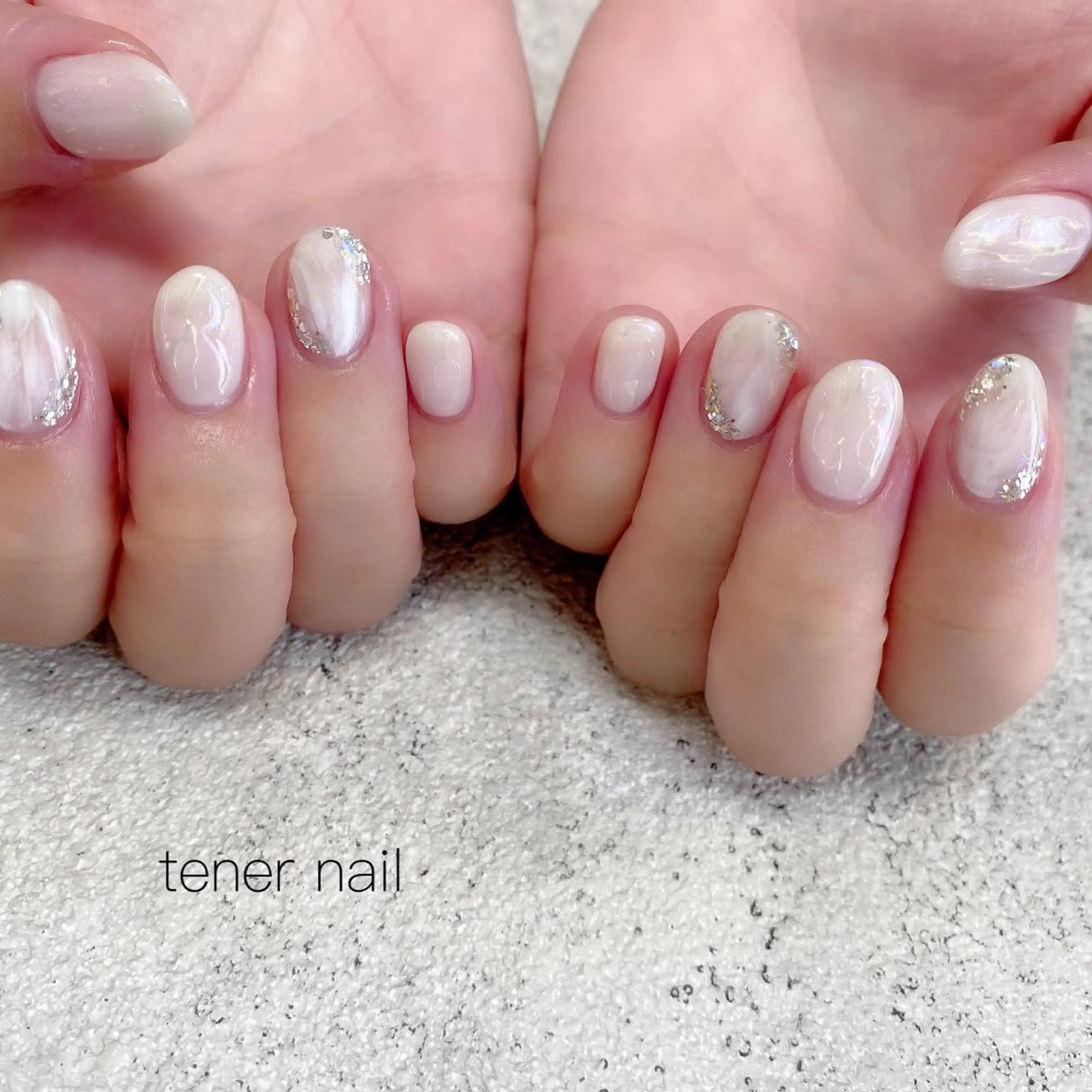 ネイル ニュアンスネイル シルバー ホワイト tener  nail  テネルネイル所属・テネルネイル tener nailのネイルデザイン