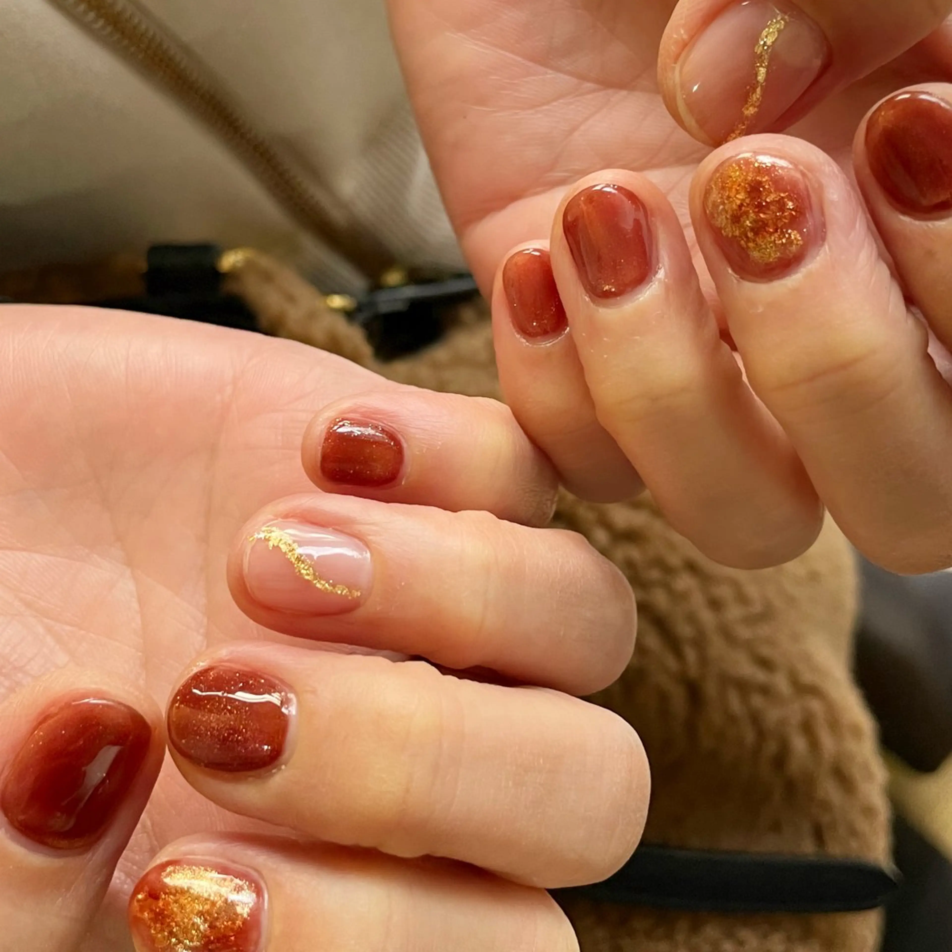 ネイル べっ甲ネイル ブラウン クリアネイル ラメ(グリッター) ニュアンスネイル ハンドネイル y-neil 🐪🫧‪のネイルデザイン