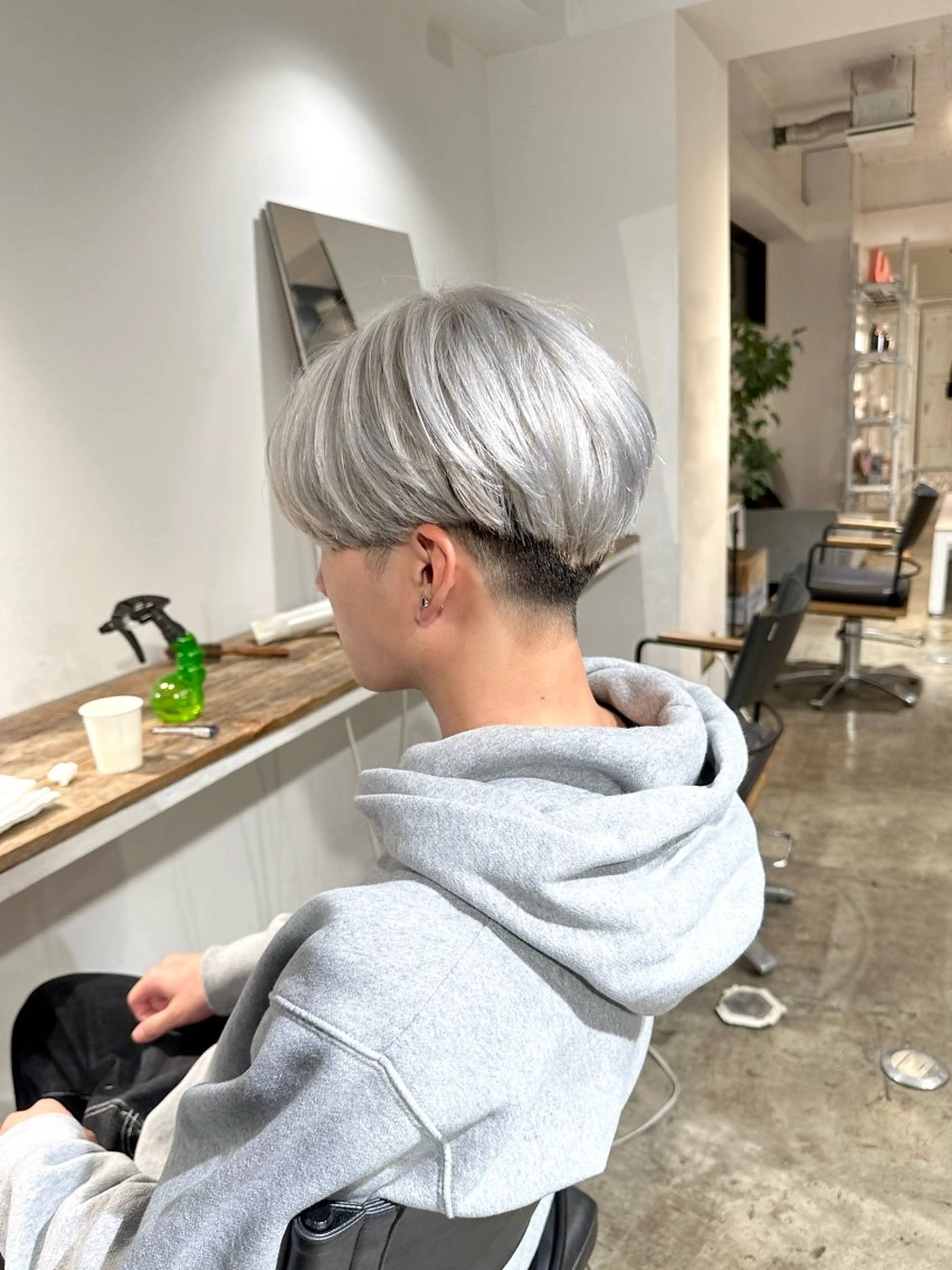 メンズ メンズブリーチ センターパート メンズハイトーン メンズパーマ カット ヘアカラー トリートメント 骨格補正施術/メンズ 専門美容師/YUYAのヘアスタイル