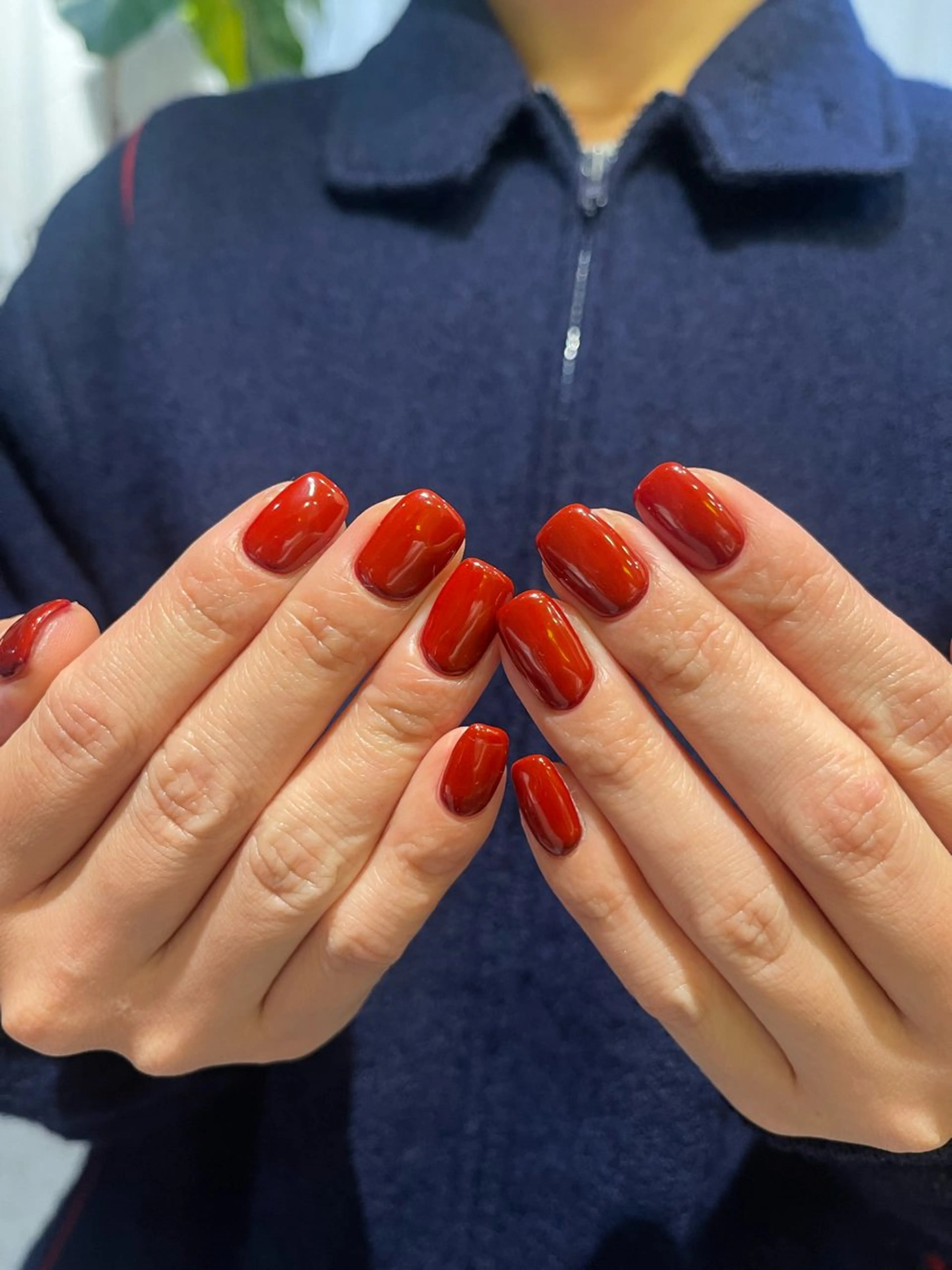 ネイル ワンカラーネイル 赤色 ano @anomukuiのヘアスタイル
