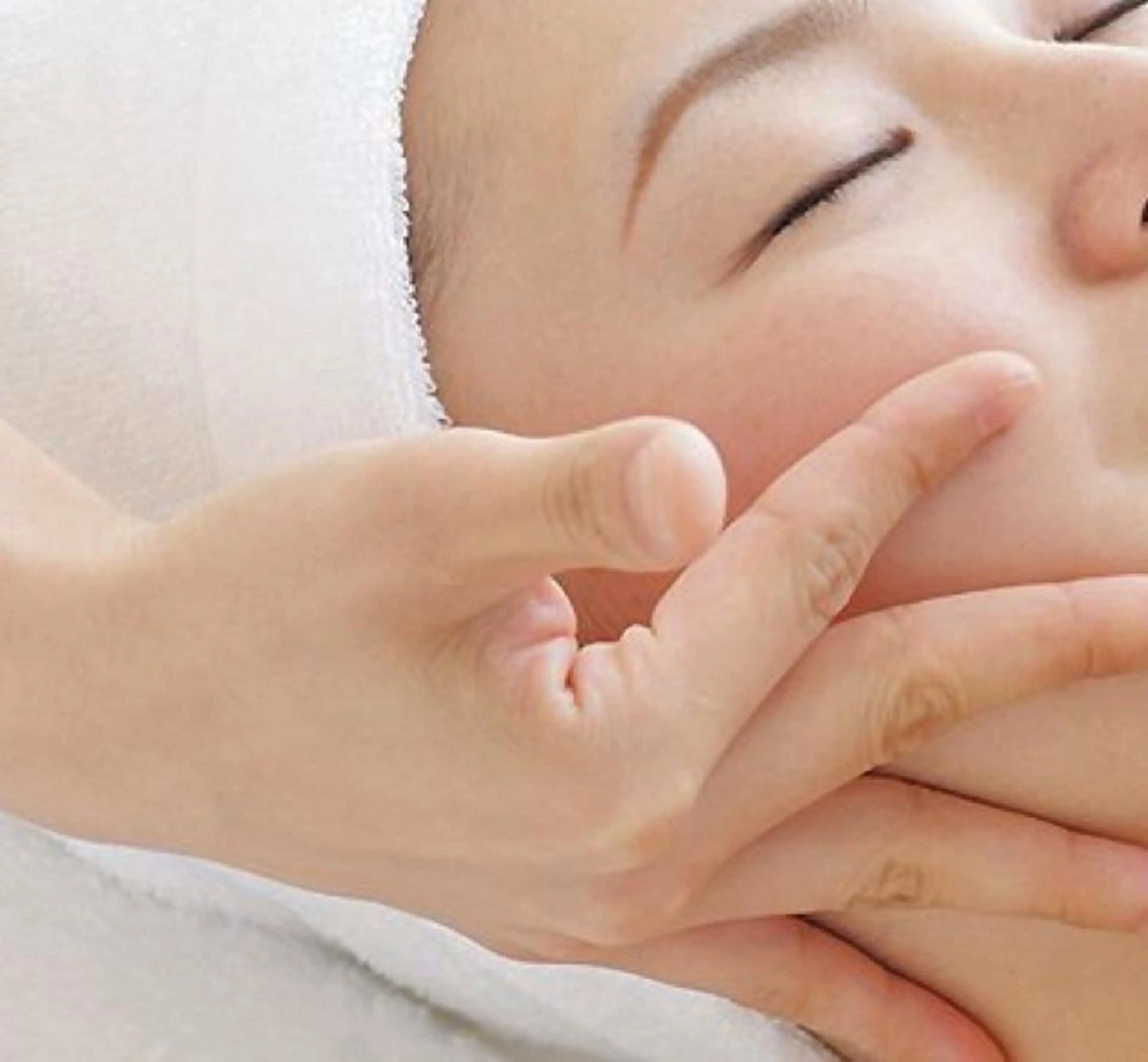 LOBAL アイラッシュのマツエク・マツパデザイン