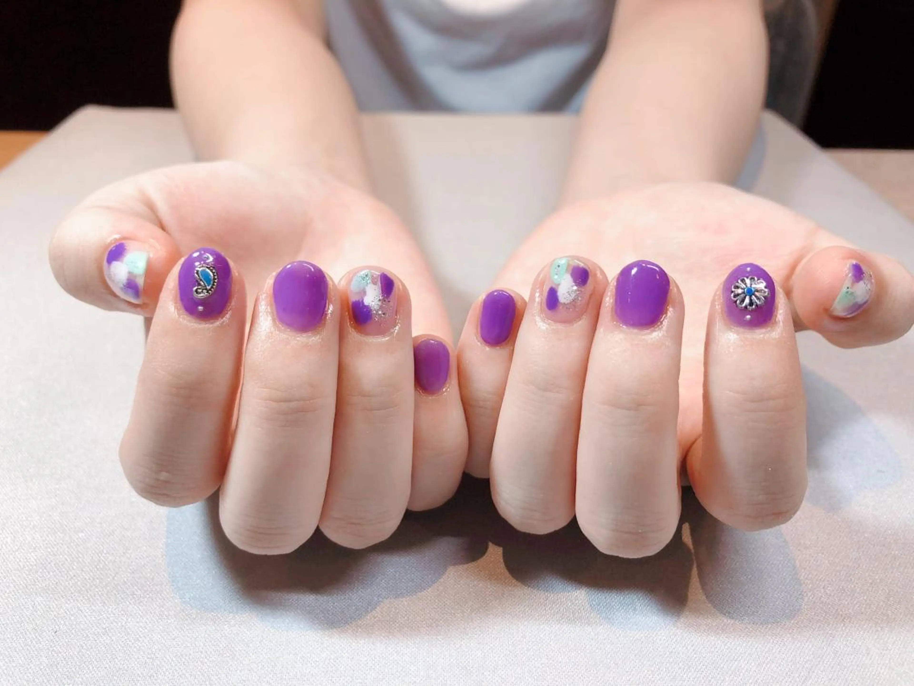 ネイル iiloo aromaworksのネイルデザイン