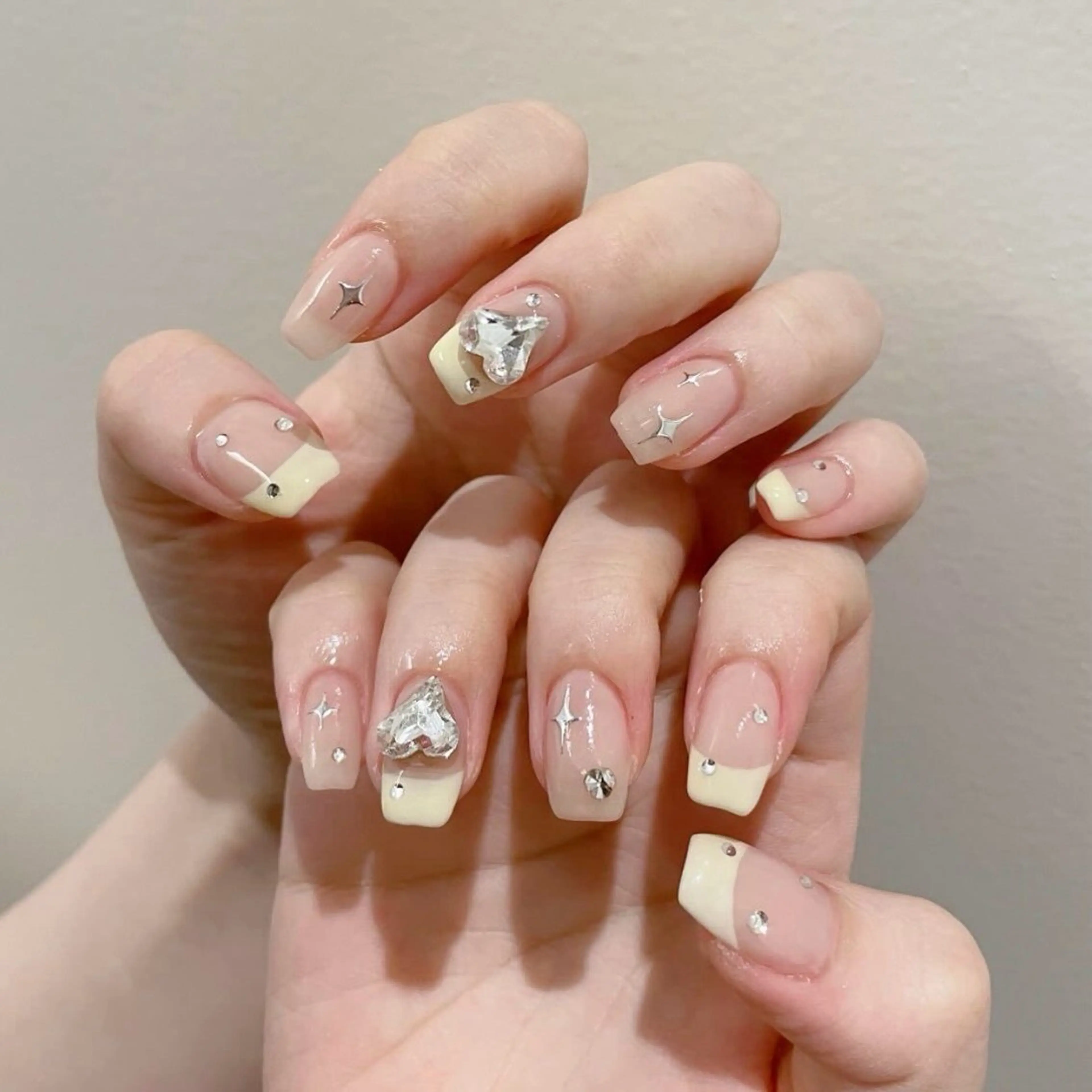 ネイル unwind ┊︎春ネイル🍑のネイルデザイン