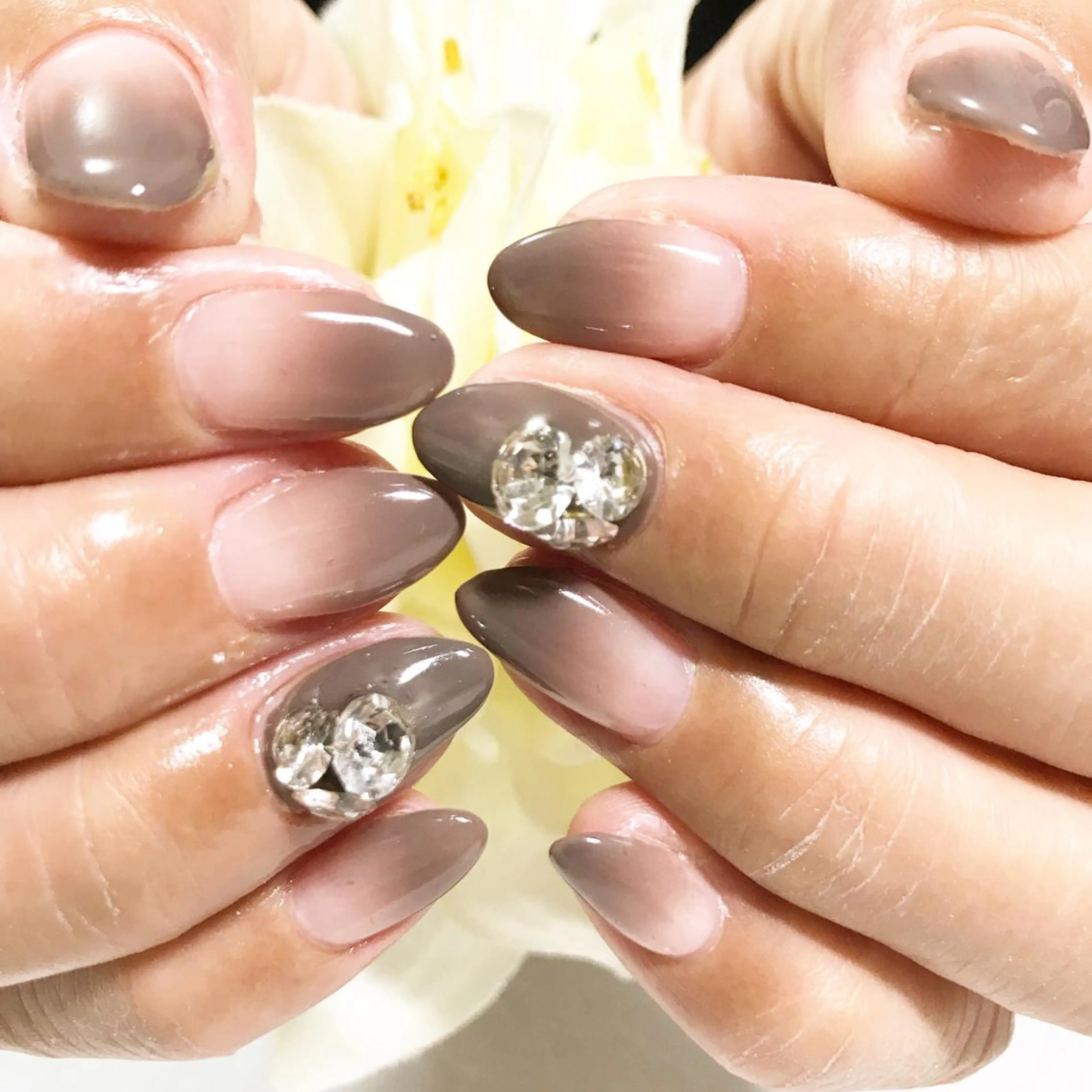 ネイル フットネイル グラデーション シンプルネイル 春ネイル ストーンネイル ハンドネイル ネイル フフラ所属・nail fufla ♡yamane♡のネイルデザイン
