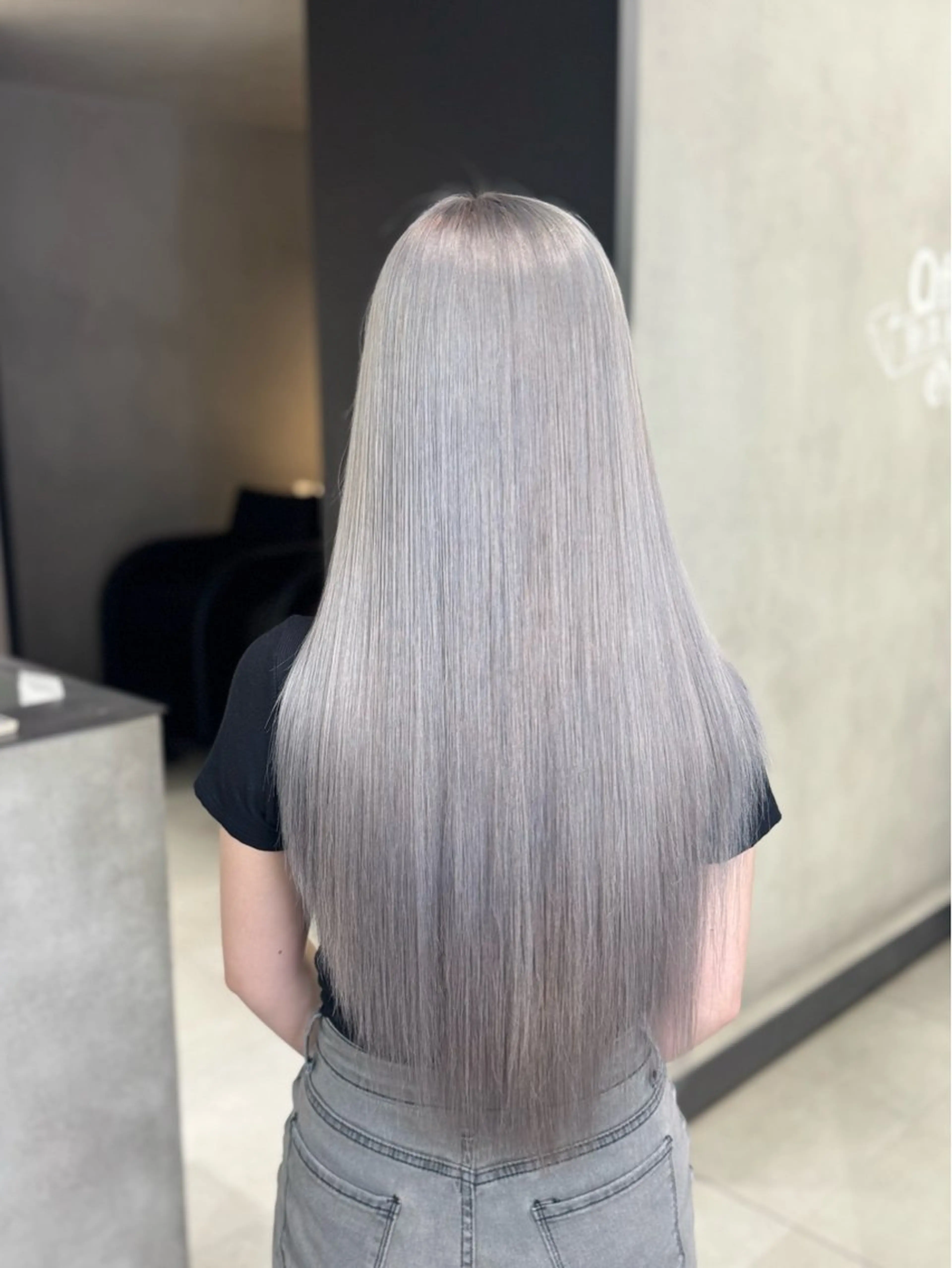 ロング カラー ヘアカラー 🇰🇷韓国風ハイ トーンKANA🖤のヘアスタイル