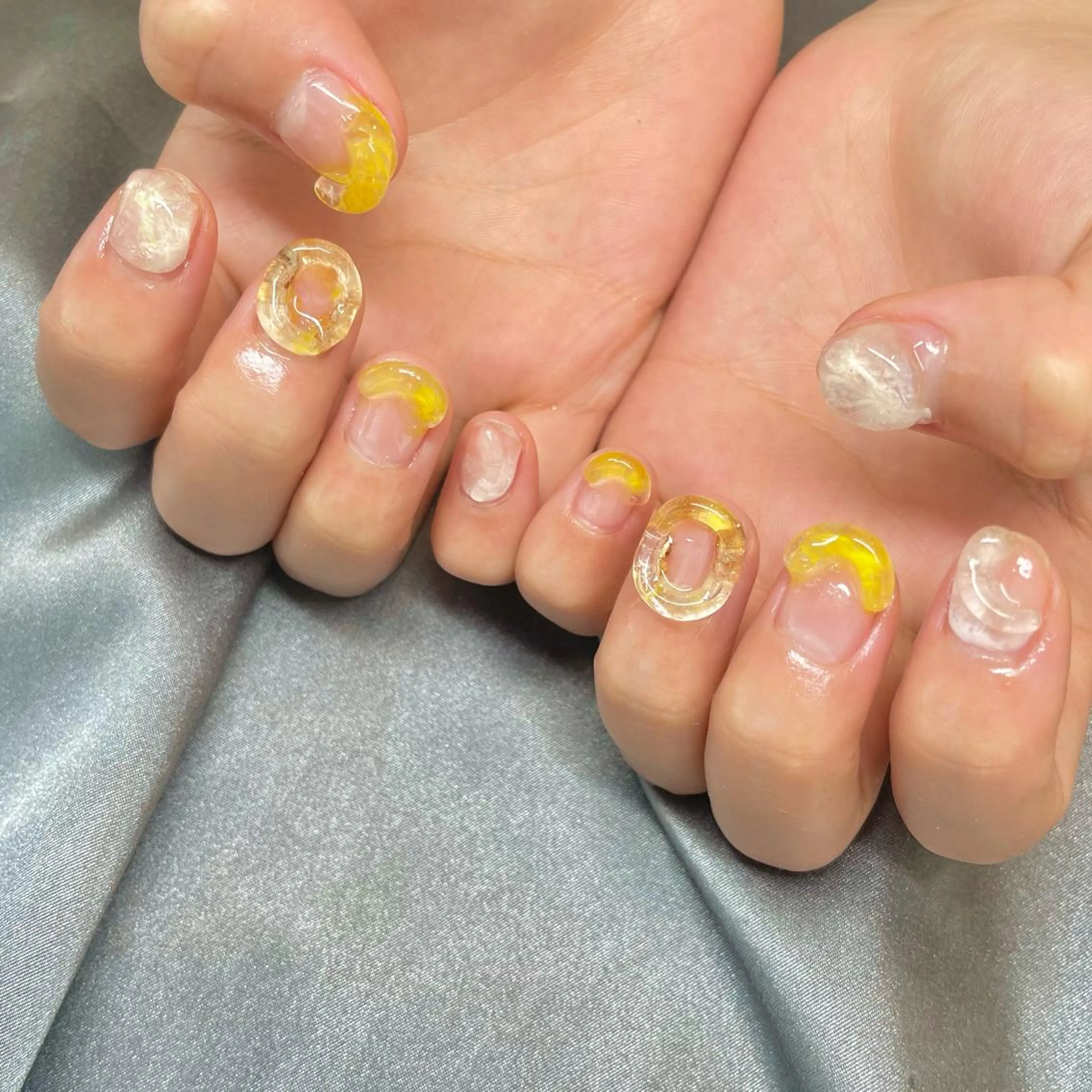 ミディアム カラー パーマ ヘアアレンジ メンズ キッズ ネイル マツエク・マツパ アイブロウ イエローカラー クリアネイル 黄色 nail&eye Aoのマツエク・マツパデザイン