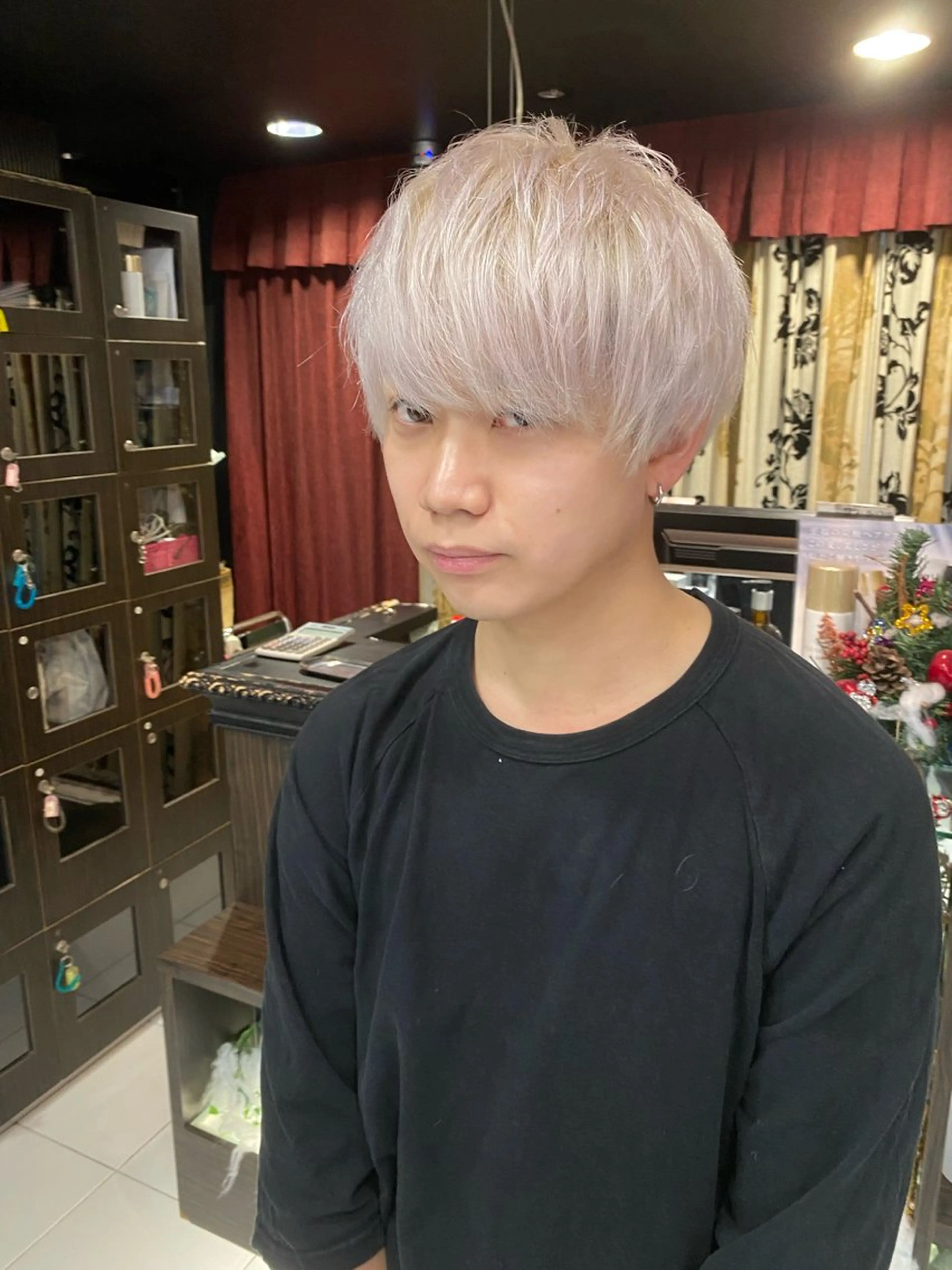 ショート カラー ホワイト/店長/カラ ー講師/錦糸町/岩崎のヘアスタイル