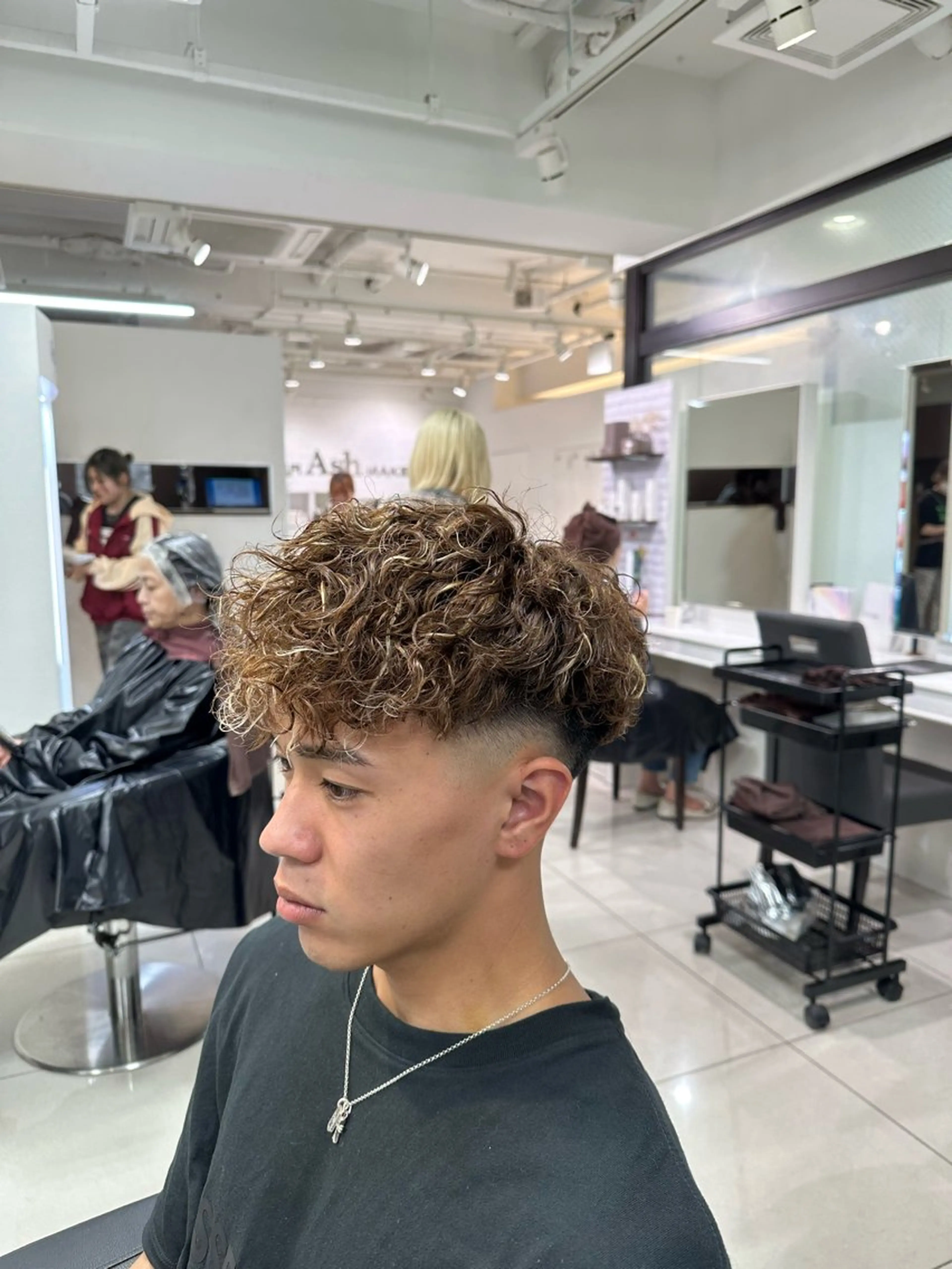 ショート カラー パーマ ブラウンカラー ハイライトカラー ハイライト カット ヘアカラー パーマ フェザーパーマ職人 🪶ryosukeのヘアスタイル