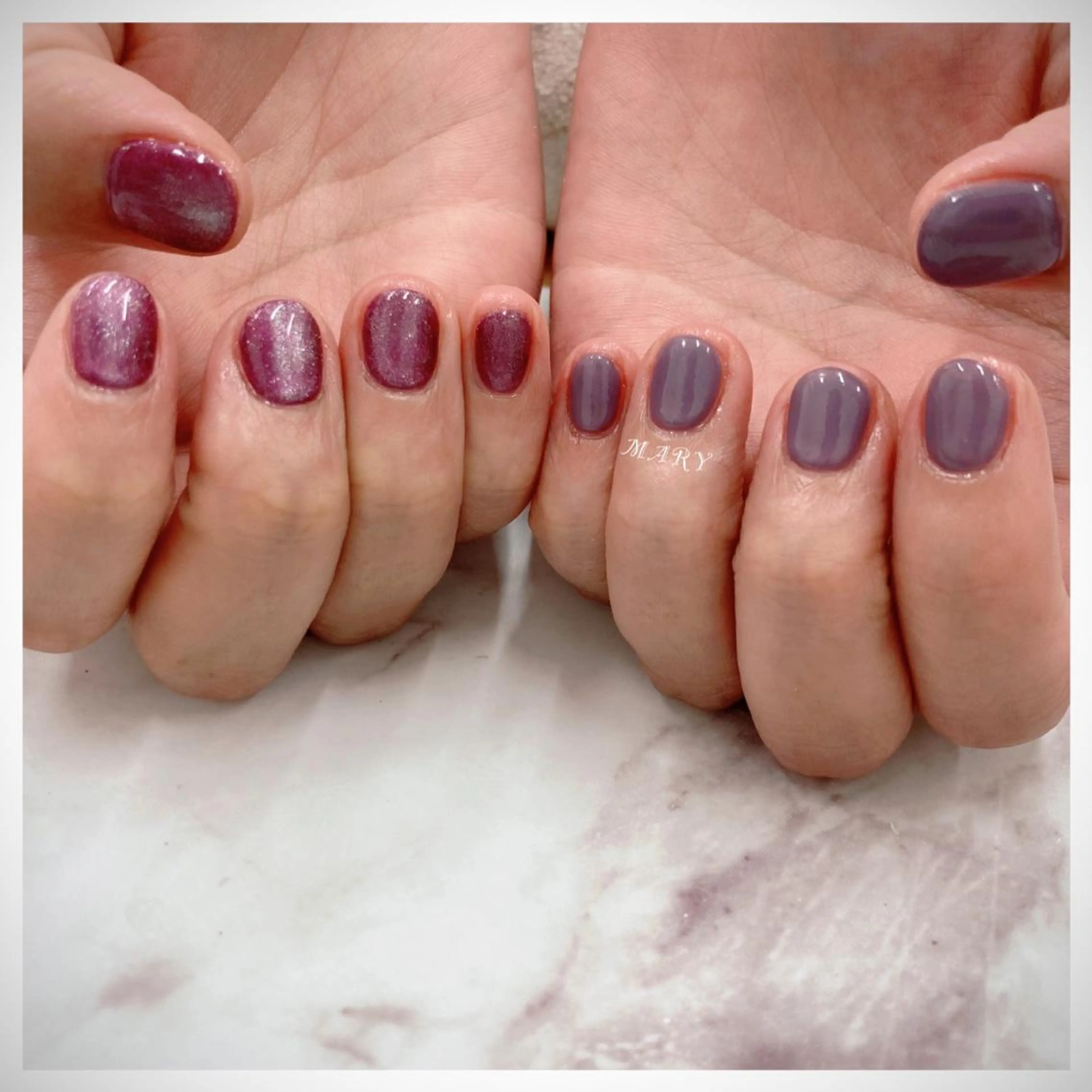 ネイル マグネットネイル ニュアンスネイル ワンカラーネイル パープル ショートネイル ハンドネイル Mary nail所属・Mary nail .narumiのネイルデザイン