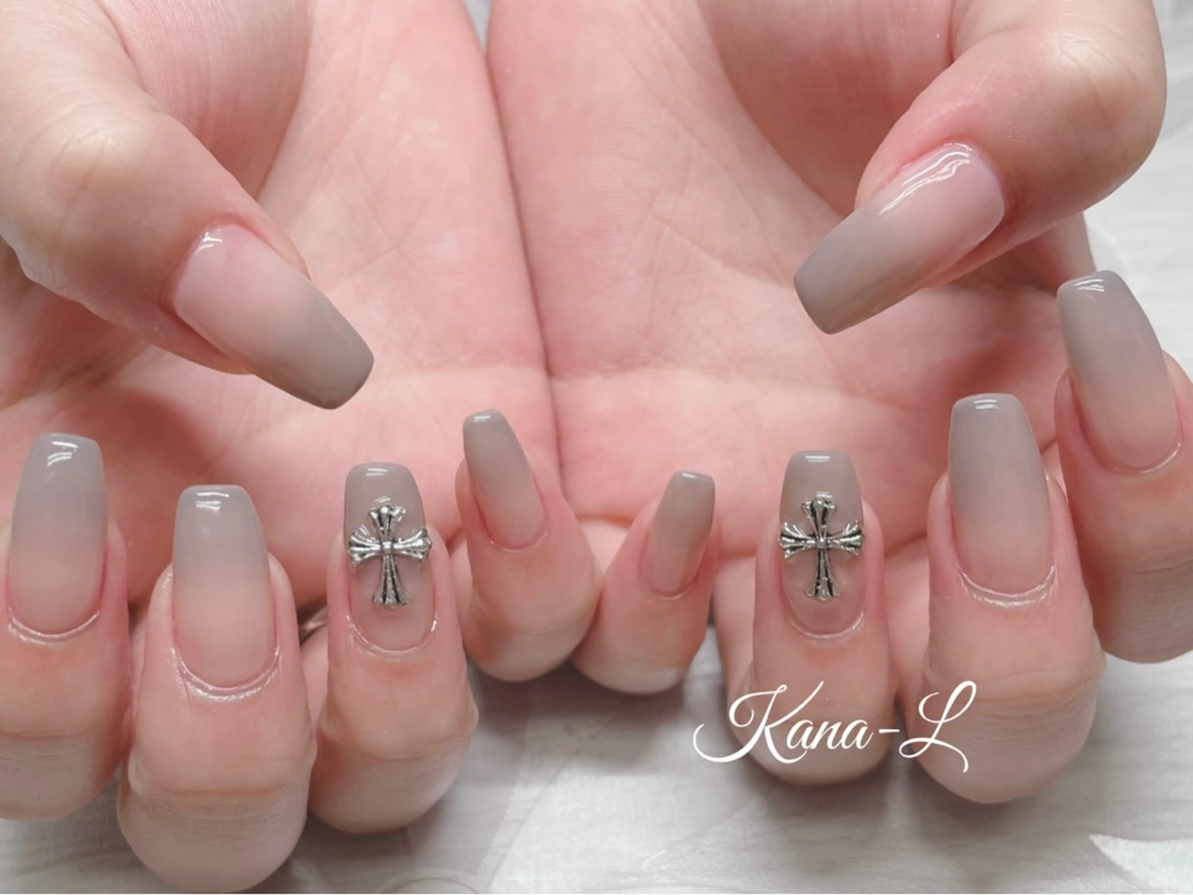 ネイル ジェルネイル グラデーション パラジェル 芦辺 香奈のネイルデザイン