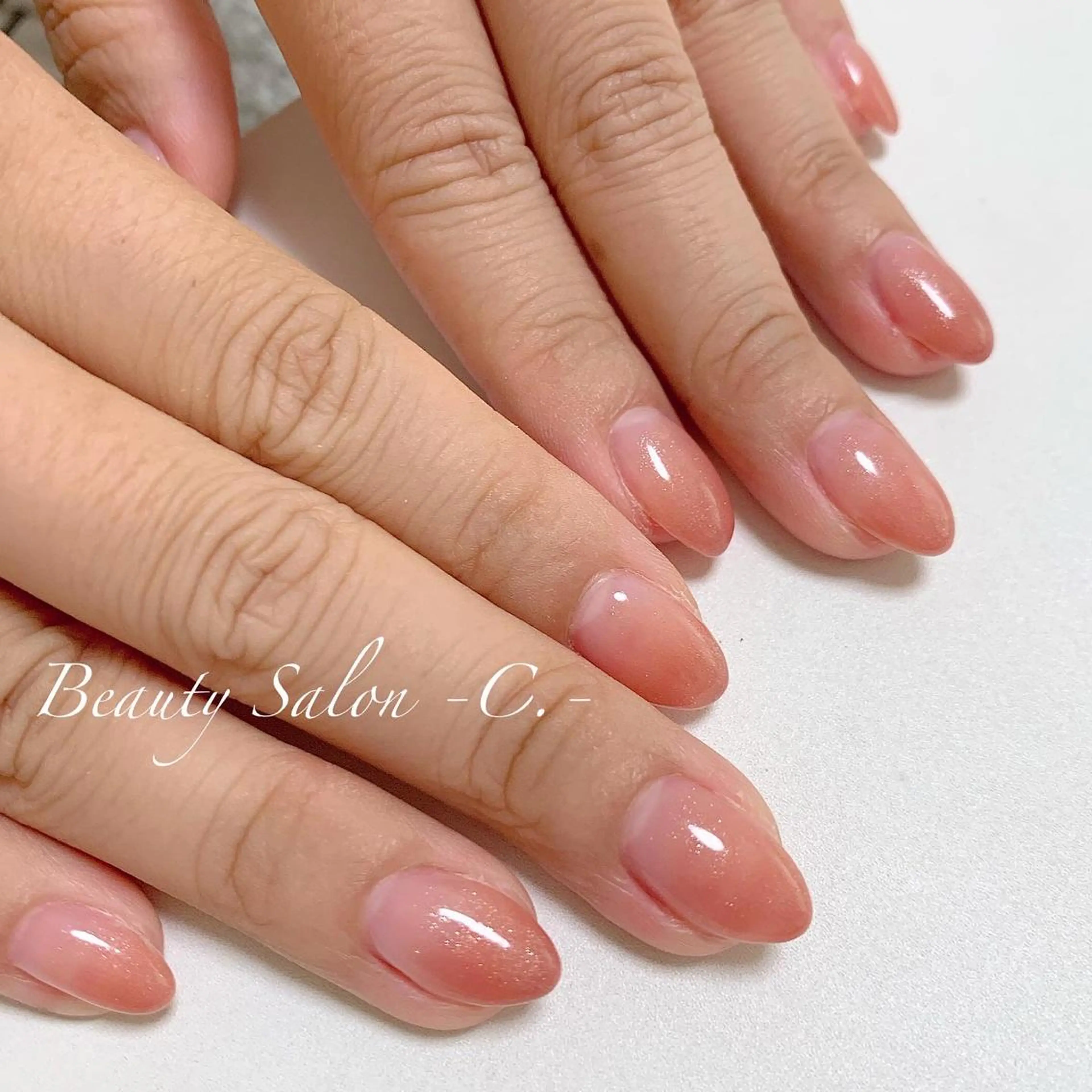 ミディアム Lino Uのネイルデザイン