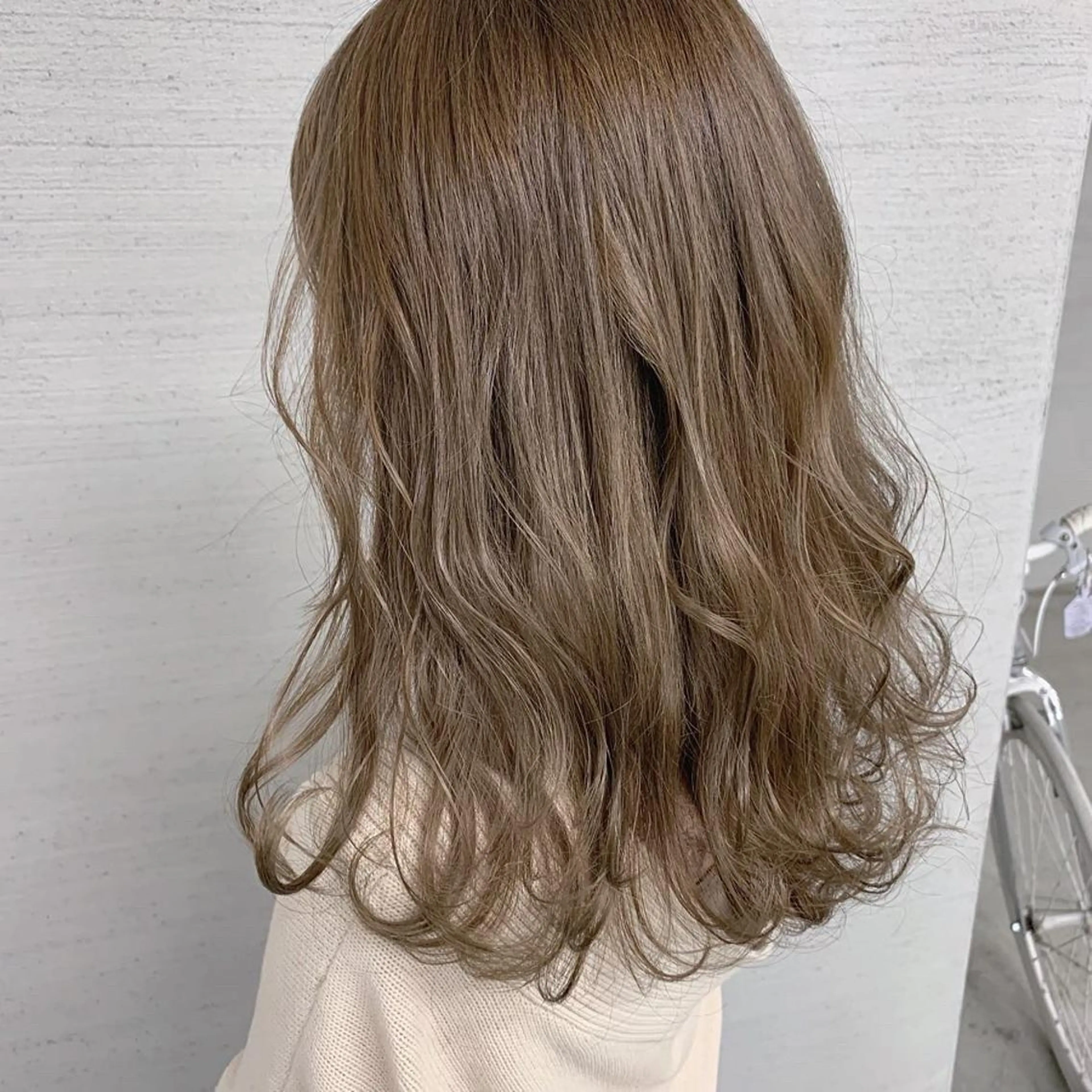 セミロング カット ヘアカラー WEG 難波のヘアスタイル