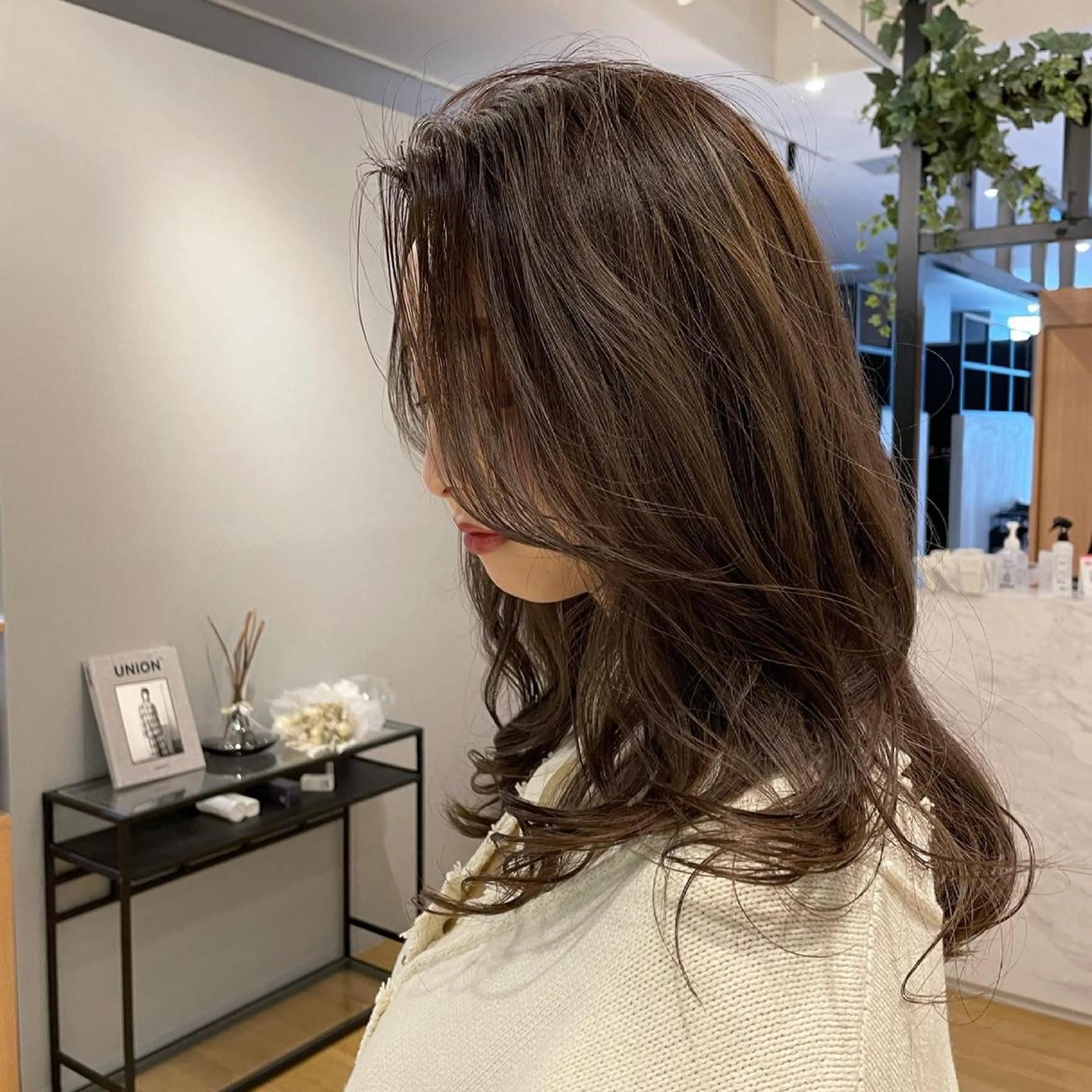 セミロング カラー VIEWユリナ メイク/ カットのヘアスタイル