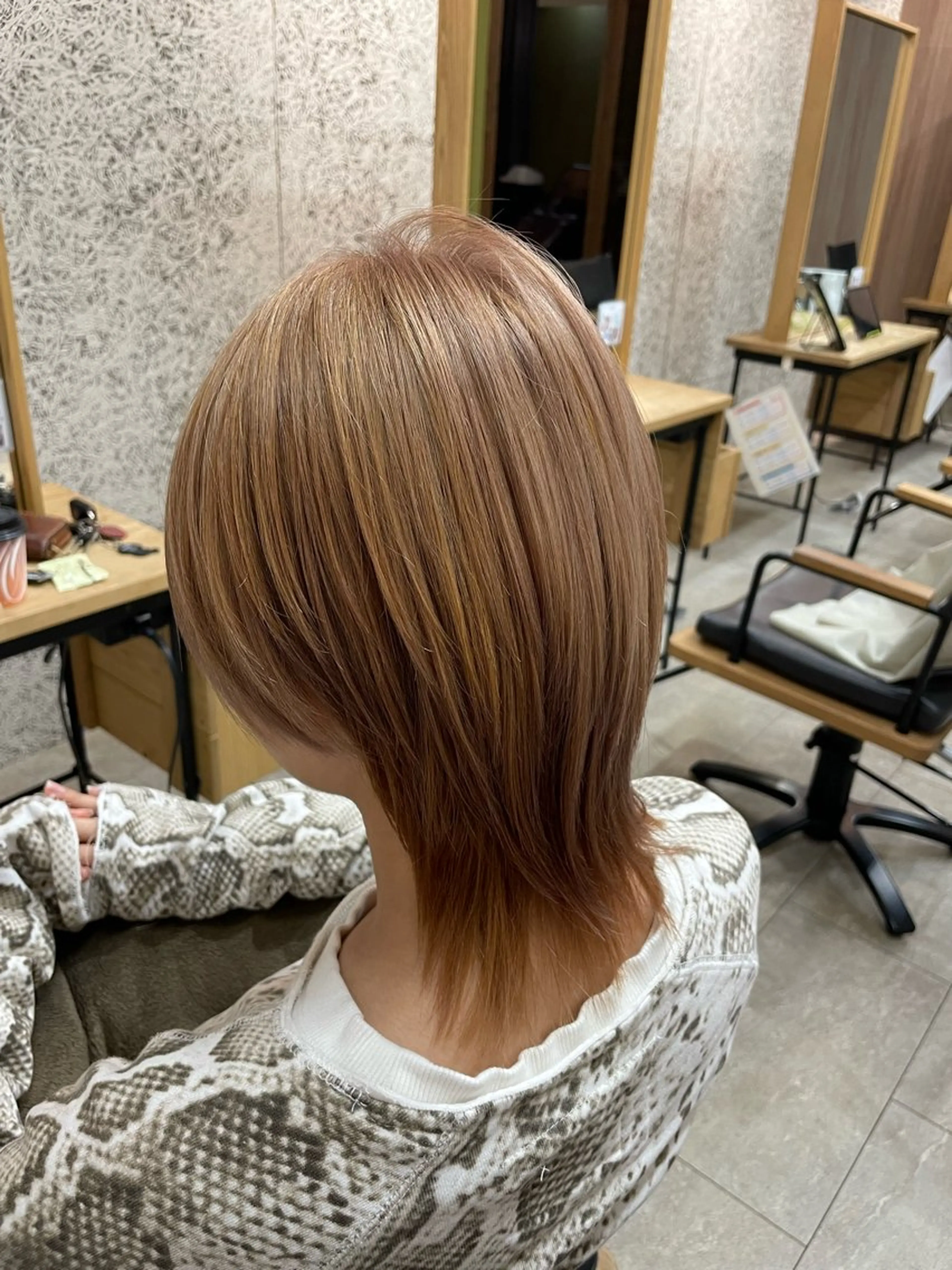 カット+ダブルカラー（全頭ケアブリーチ1回+カラー1回）の写真