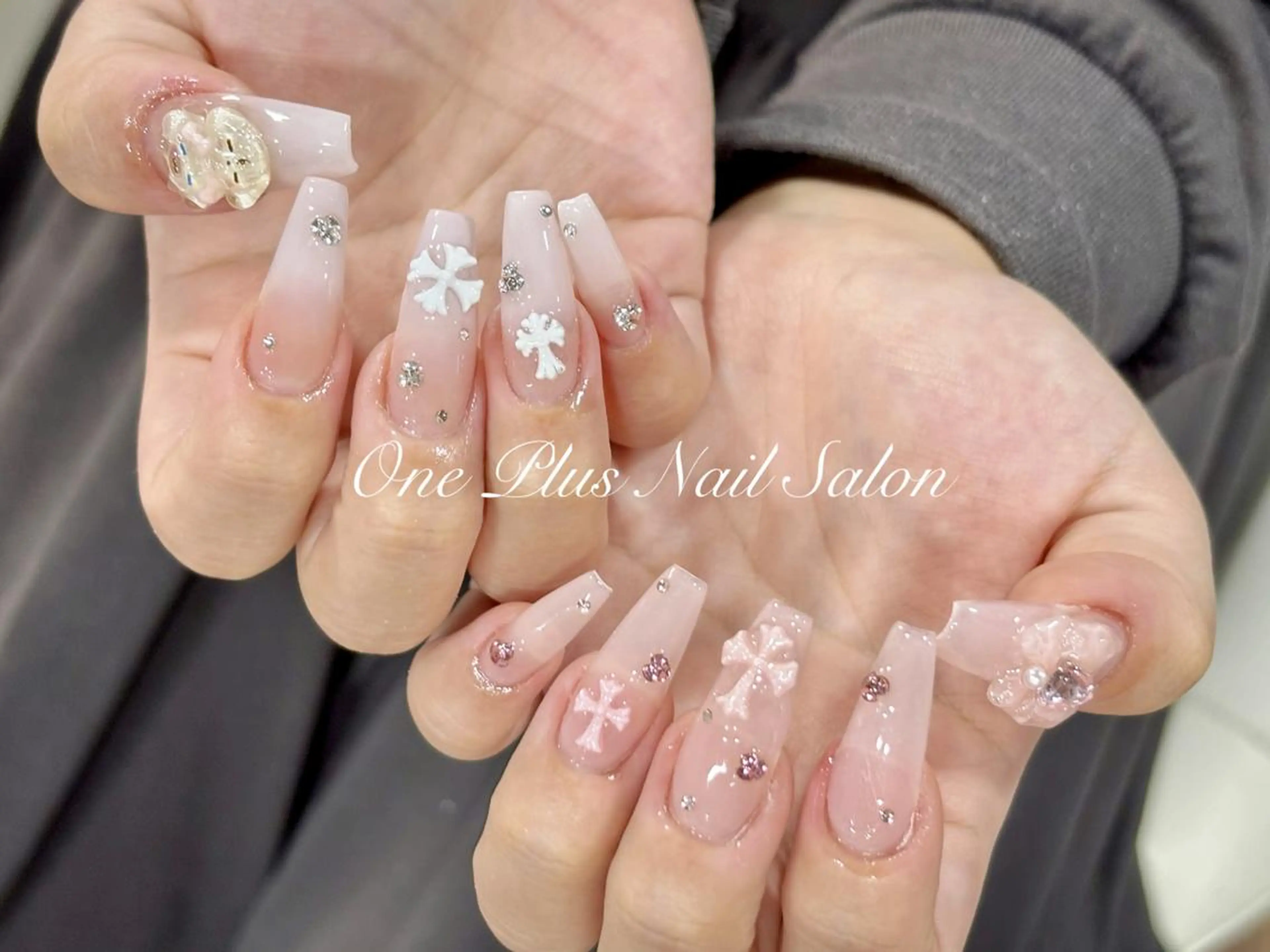 ネイル ガーリー ハート キラキラネイル 韓国ネイル ロングネイル ハンドネイル One Plus Nail Salonのネイルデザイン