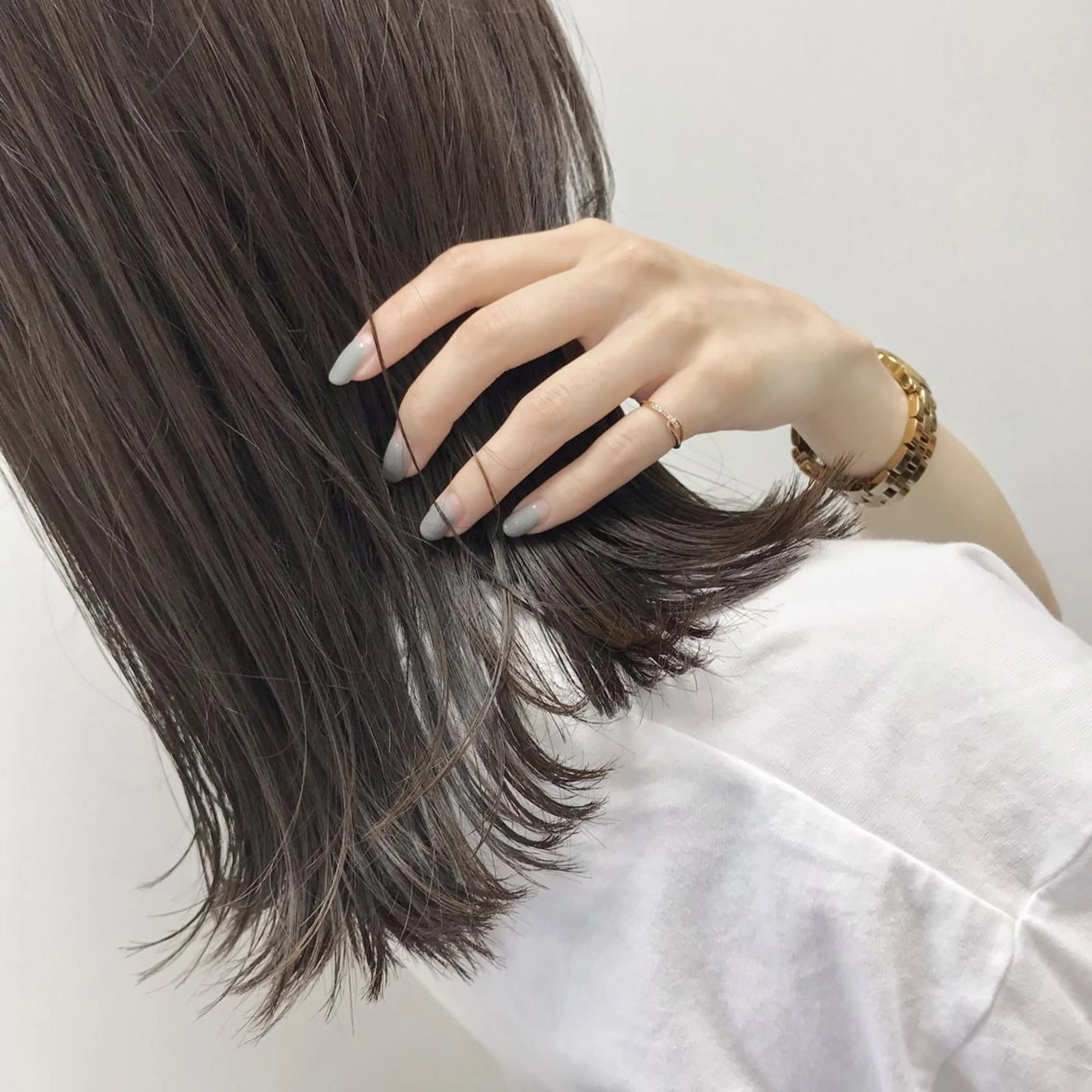 ミディアム カラー グレージュ バイオレットカラー HARUNA🤍 大人ショートヘアのヘアスタイル