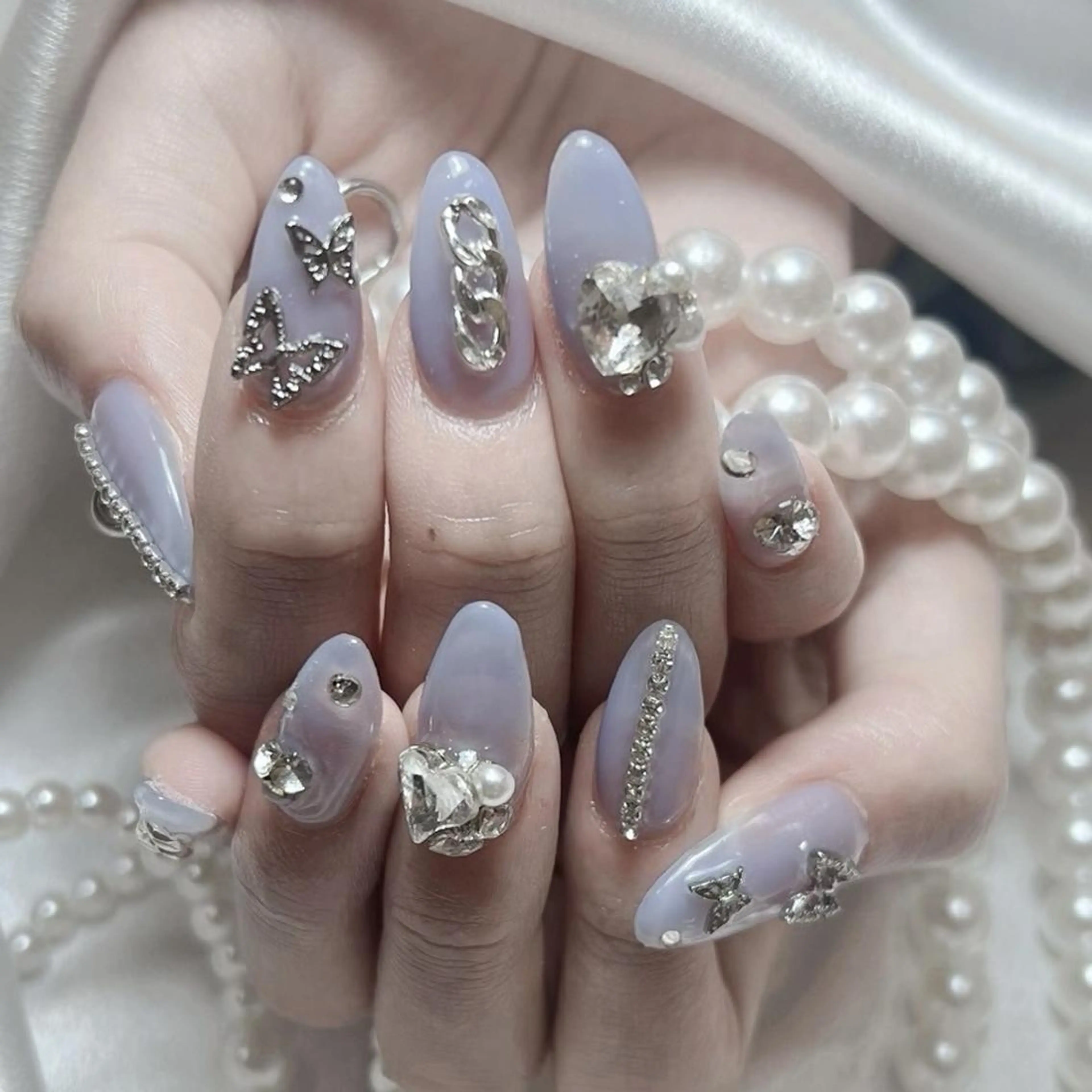 ネイル RAFFINE 月🦋🩵のネイルデザイン