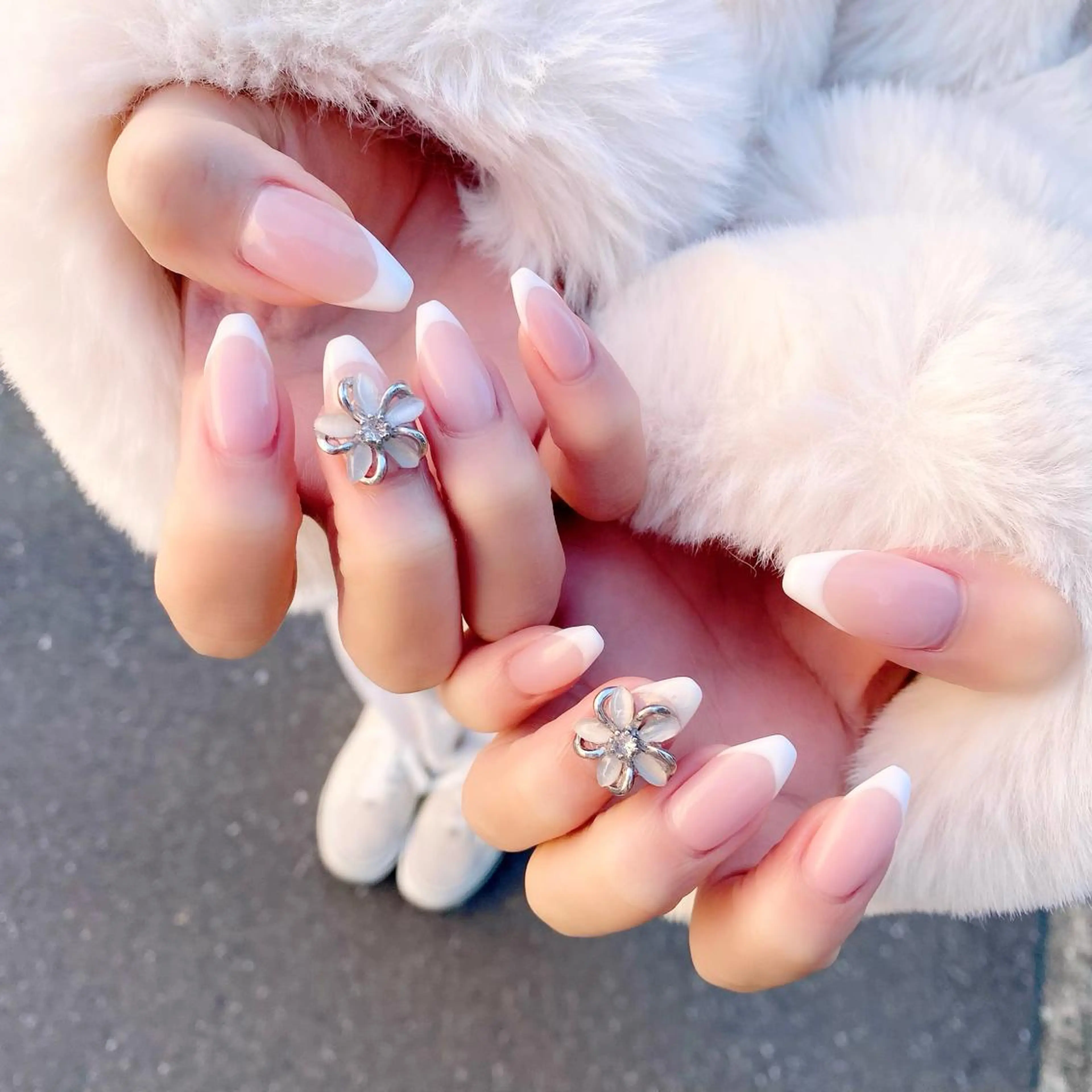 ネイル フレンチネイル ロングネイル 冬ネイル ハンドネイル Salon Kのネイルデザイン