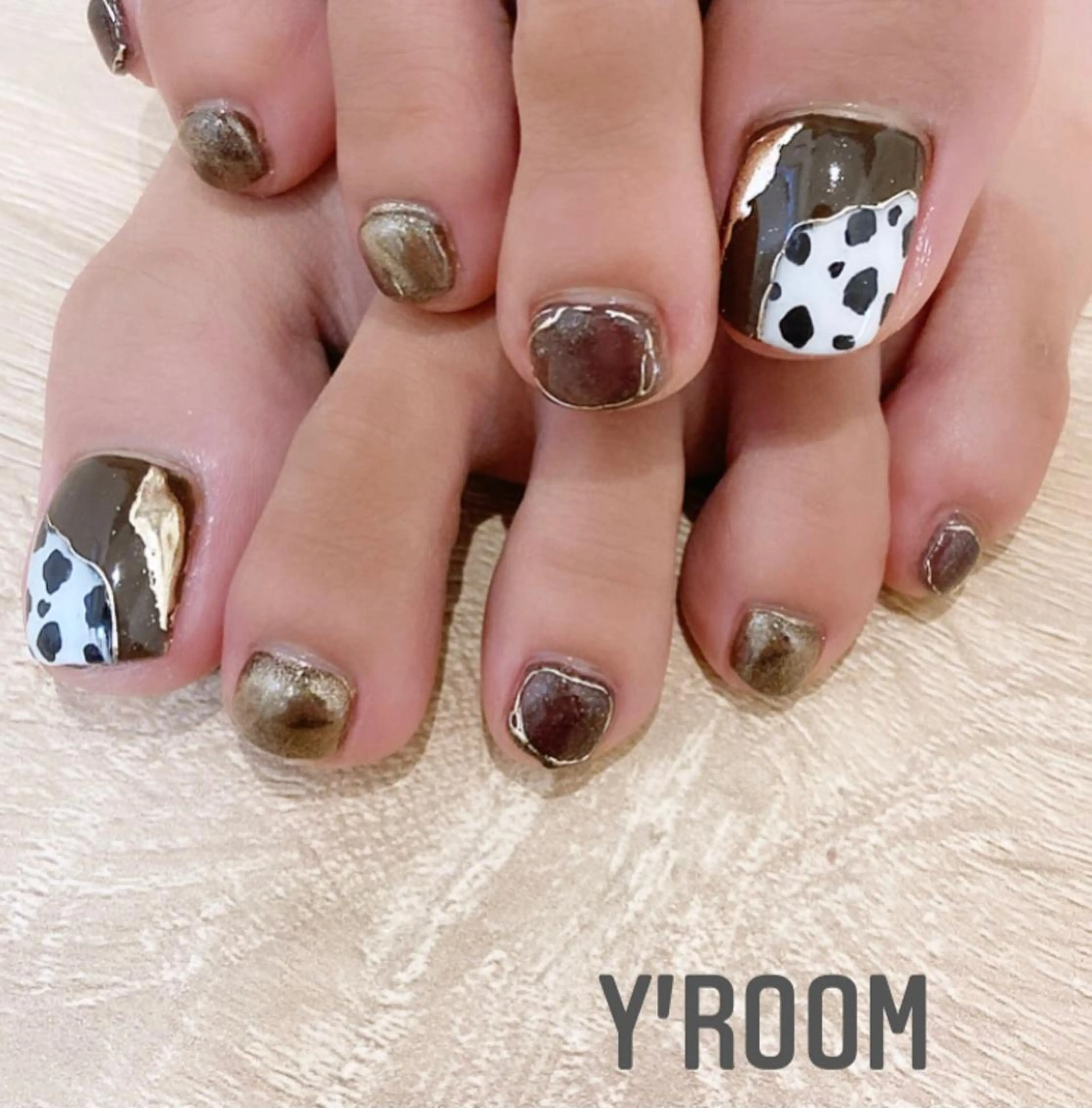 ネイル オーロラネイル フラッシュネイル フットネイル ジェルネイル 氷ネイル・うるうるネイル YUKA （ネイリスト）のネイルデザイン