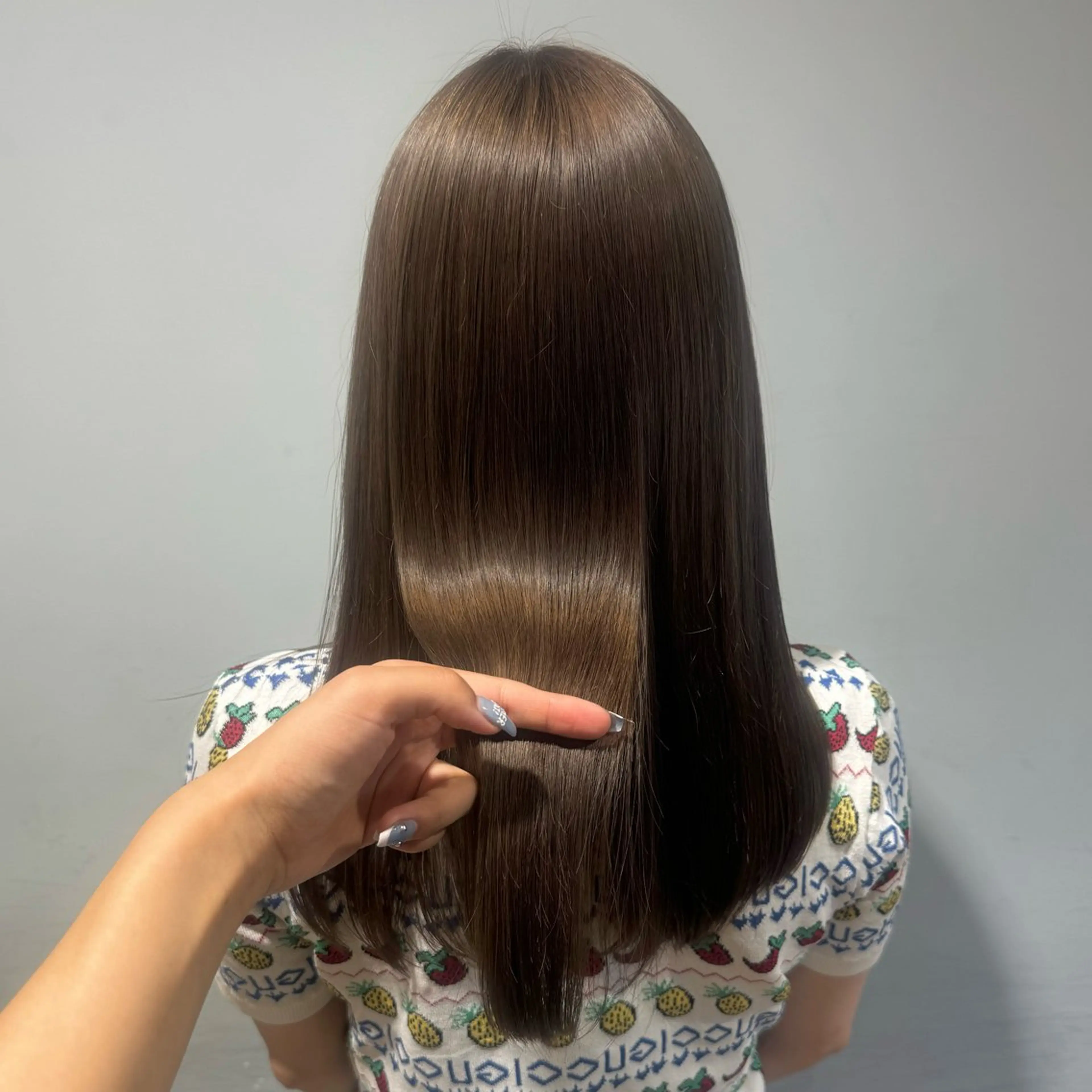 セミロング カラー ブリーチ カット ヘアカラー トリートメント 🍀ブリーチ/艶カラ ー🍀 コイケのヘアスタイル