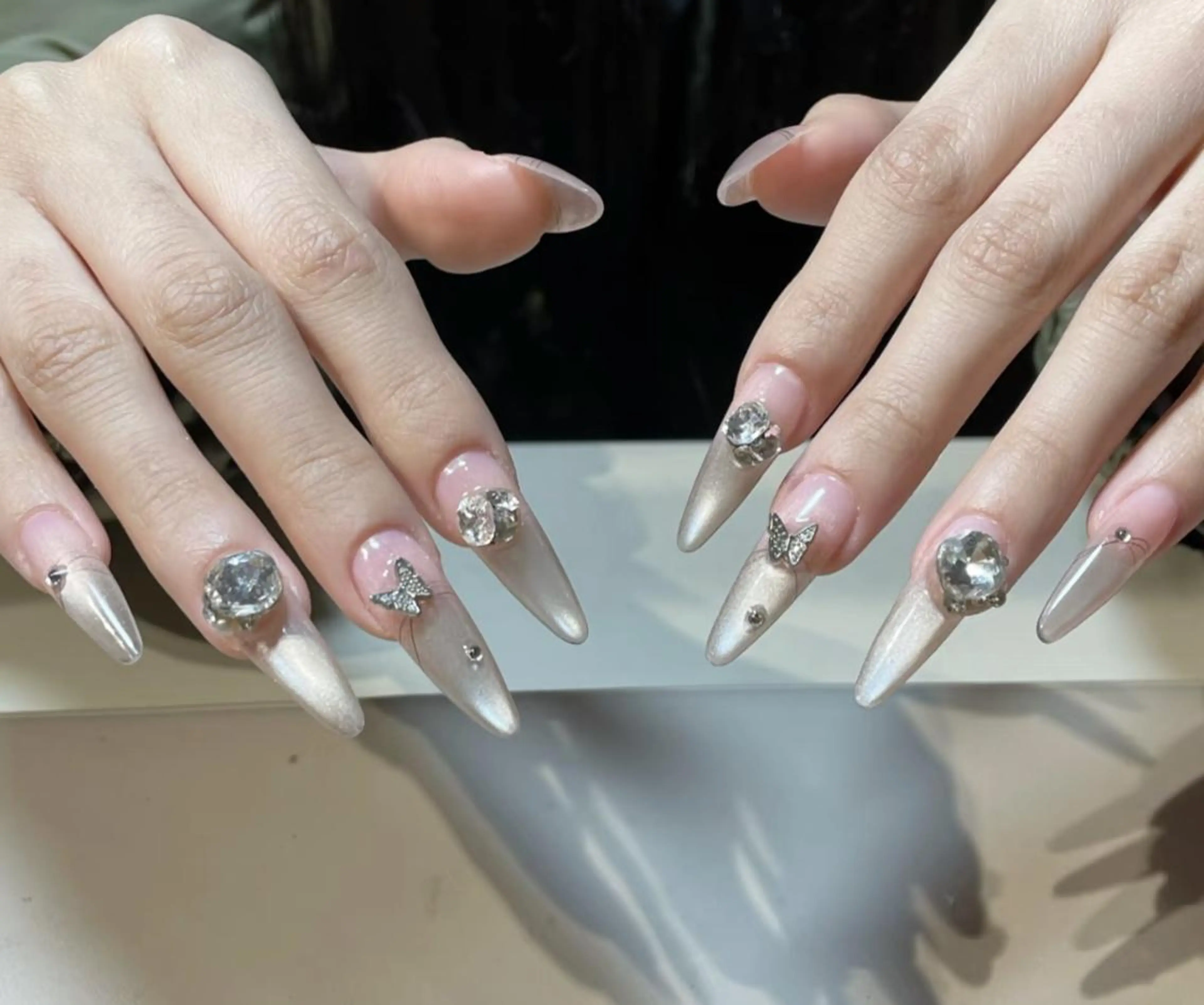 ネイル ハンドネイル 🎀 Ayaka_nailのネイルデザイン