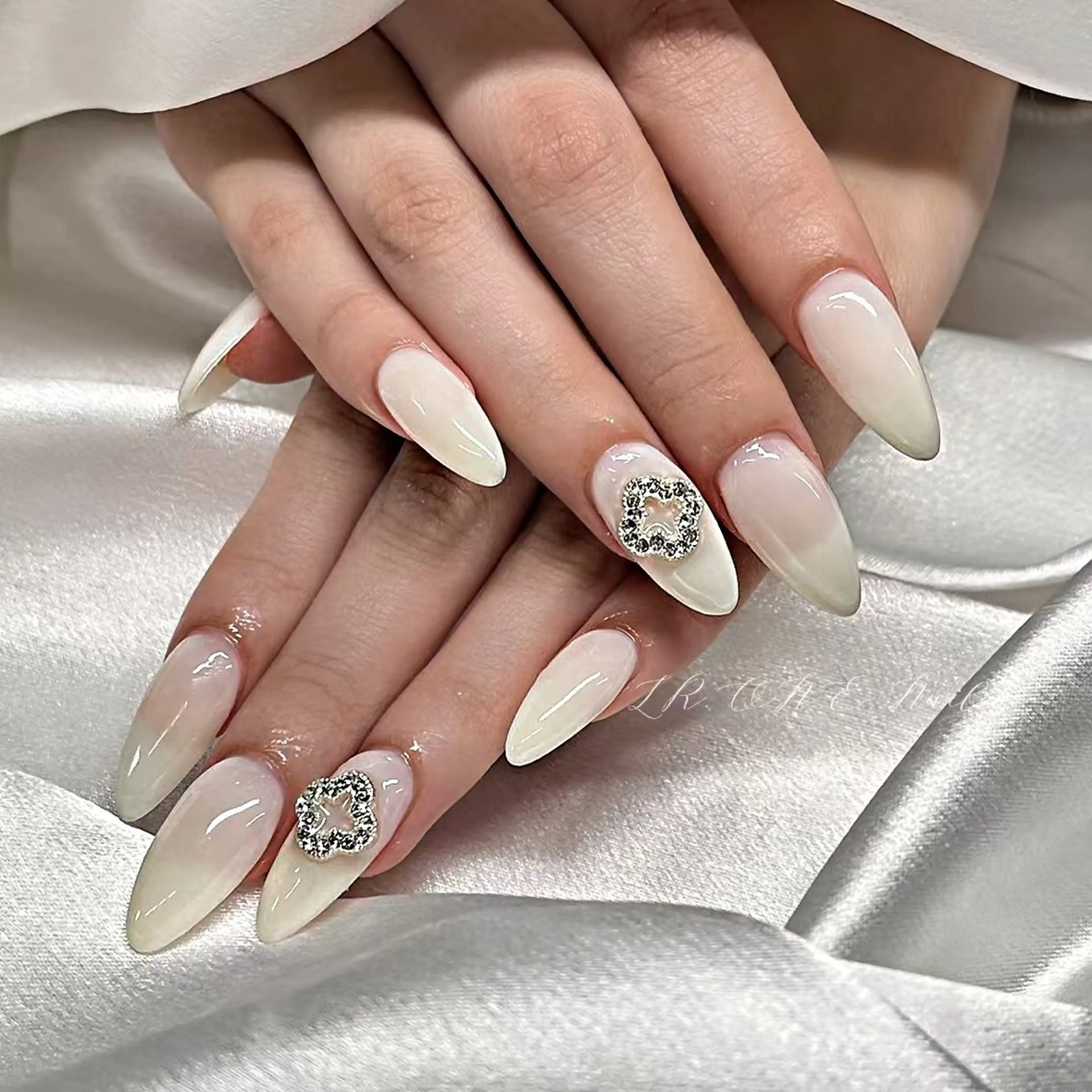 ネイル ハンドネイル LR.ONE ヨウのネイルデザイン