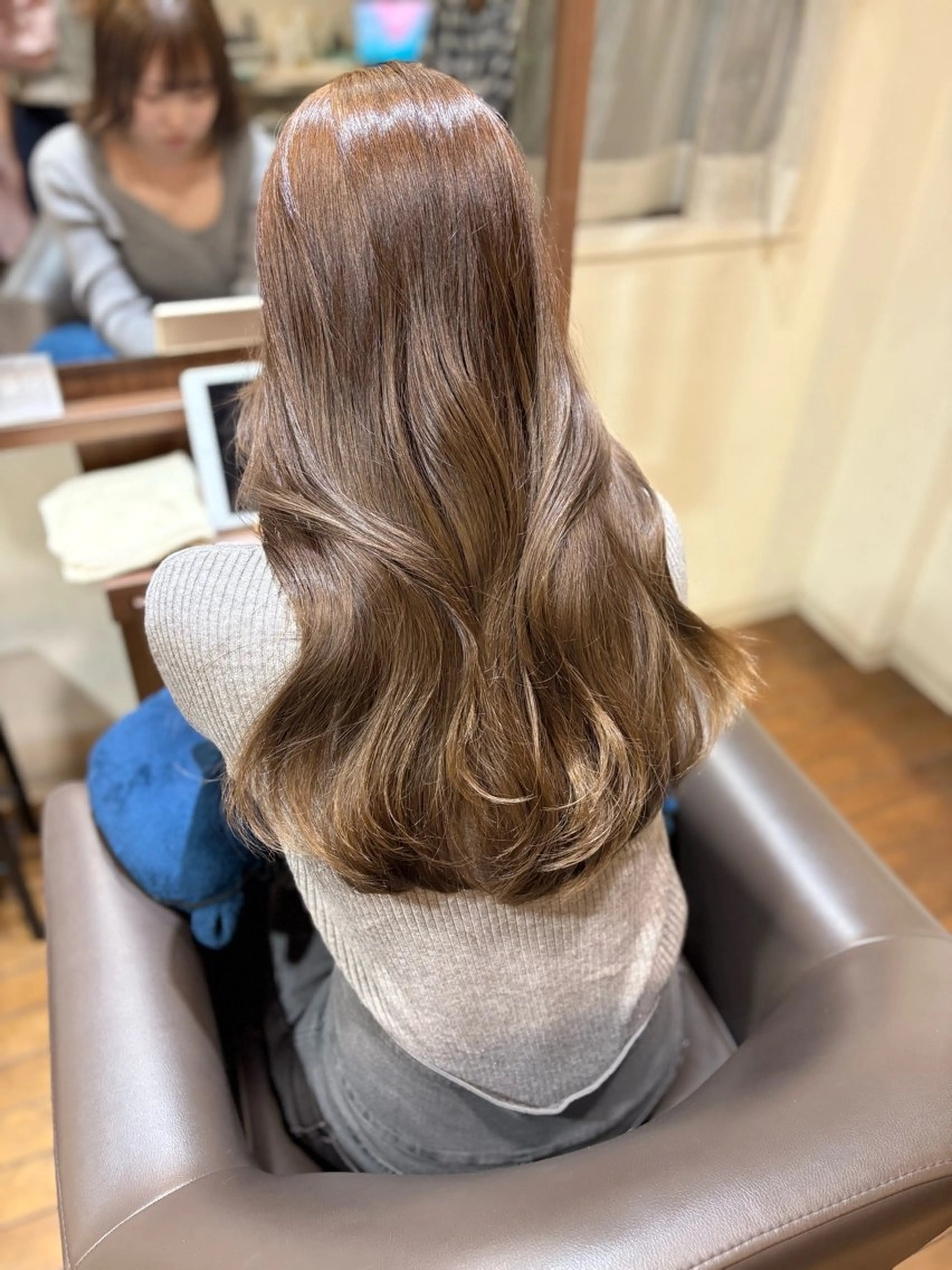 ロング カラー ベージュカラー pinue所属・三浦 萌佳のヘアスタイル