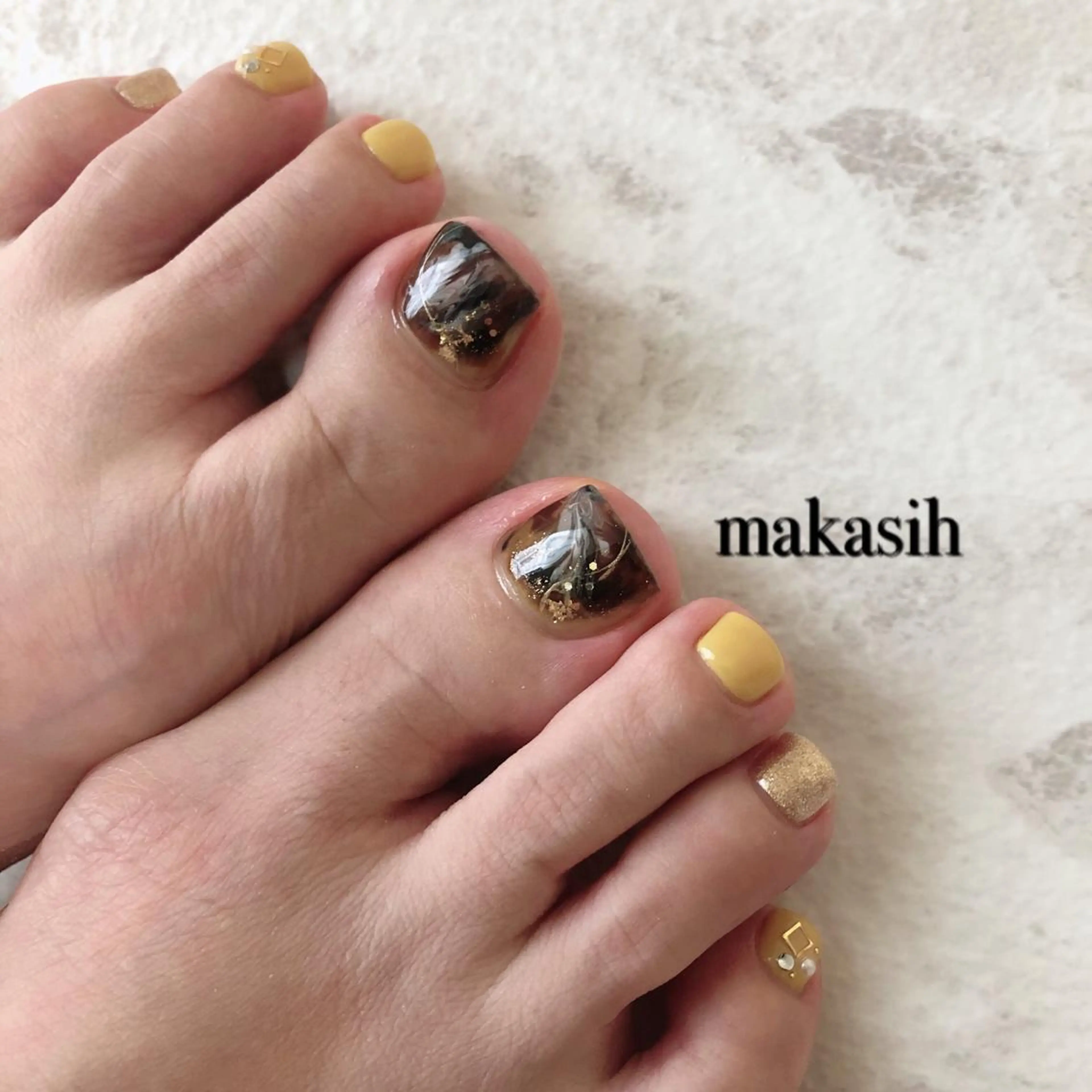 ネイル ブラウン フットネイル 黄色 濱田 美菜子のエステ・リラクイメージ