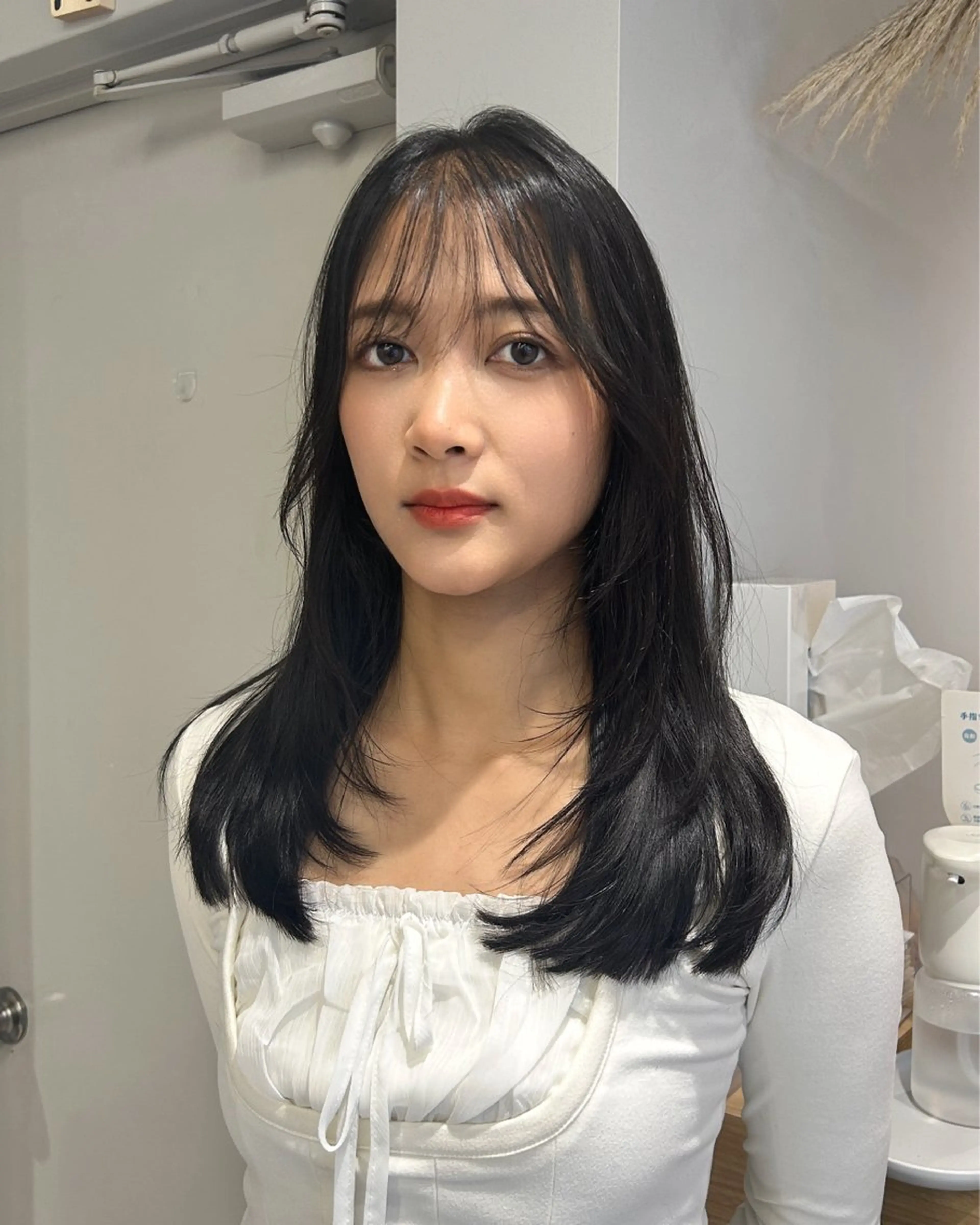 セミロング カラー ブリーチ 透明感カラー インナーカラー ブリーチなしカラー 韓国風ヘア Lien by kiitos所属・韓国ヘア×レイヤー カット/上田丈也のヘアスタイル