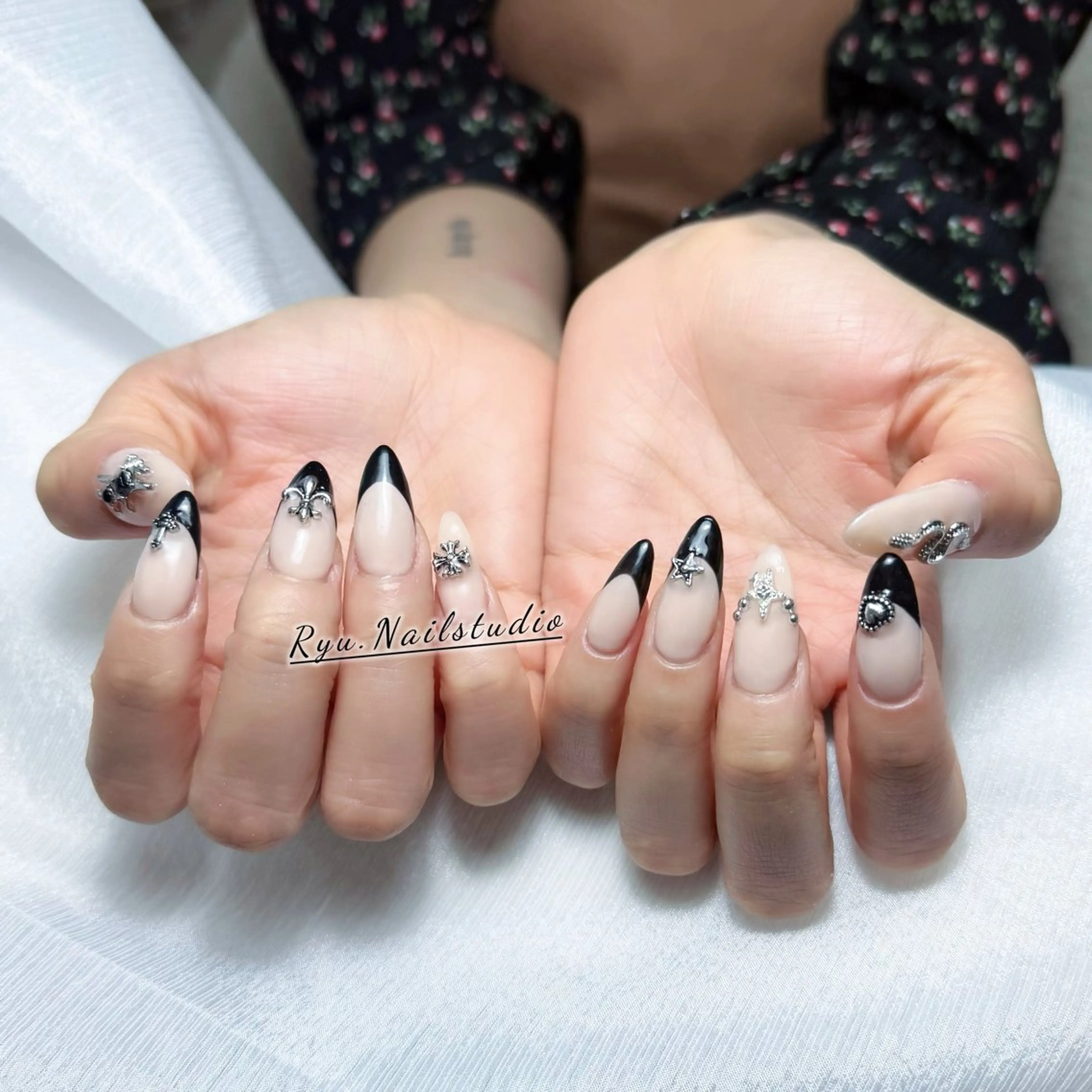 ネイル アートネイル ジェルネイル キラキラネイル ミラーネイル ニュアンスネイル ハンドネイル Ryu Nail Studio所属・Ryu Nail 新大久保のネイルデザイン