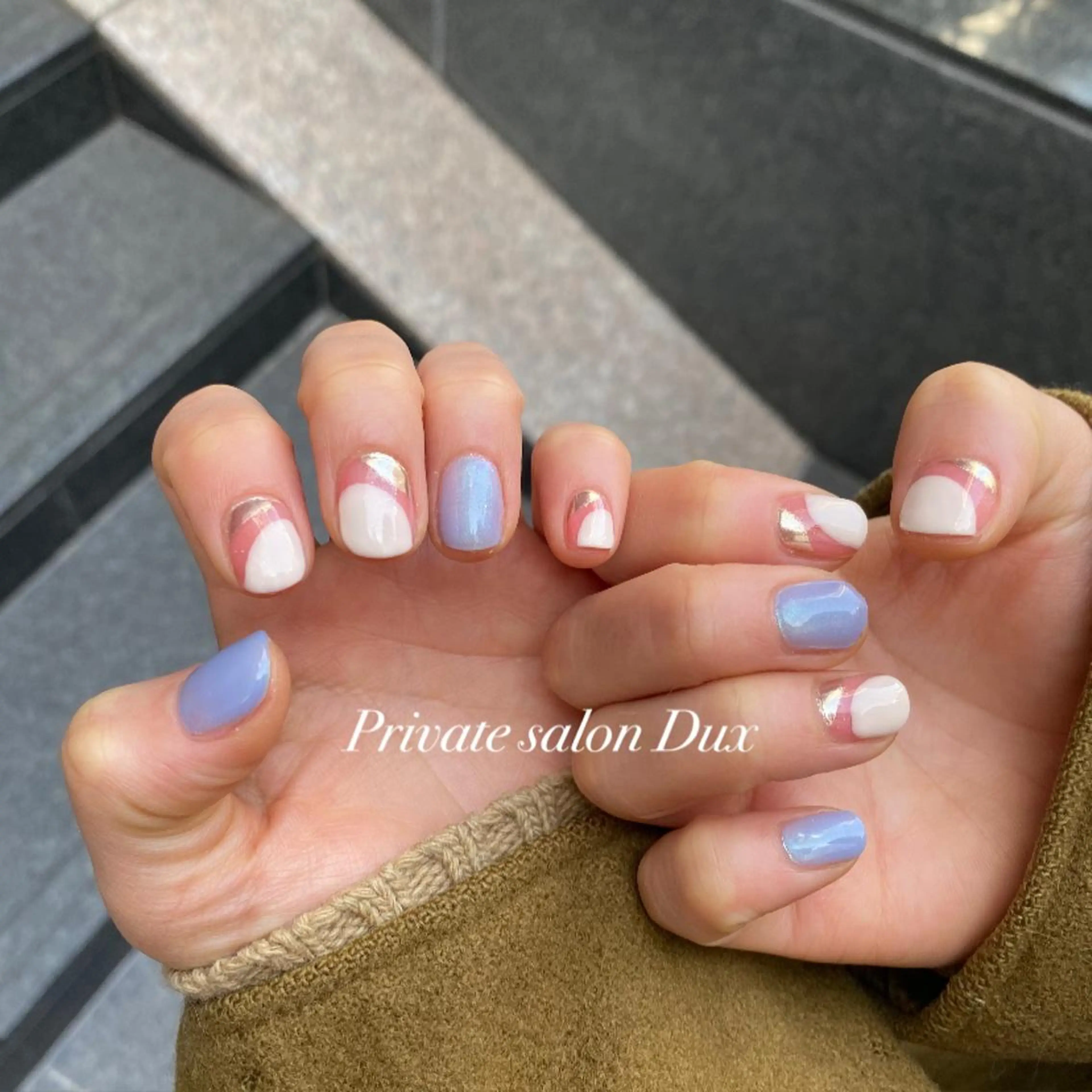ネイル オーロラネイル フレンチネイル ミラーネイル Private salon Dux所属・肌管理&nail Salon  Duxの眉毛・アイブロウイメージ