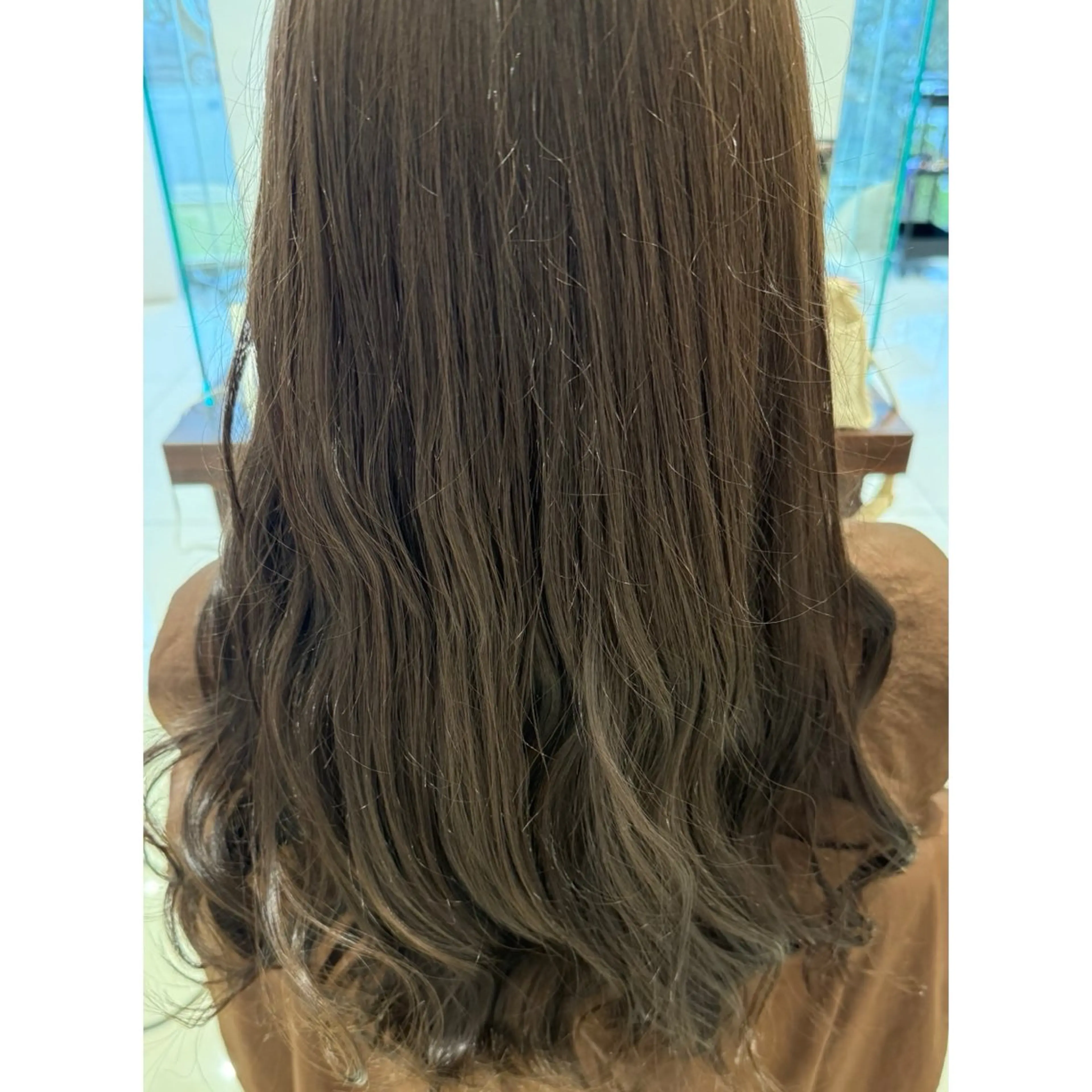 ロング ヘアカラー ASAKI Earthのヘアスタイル