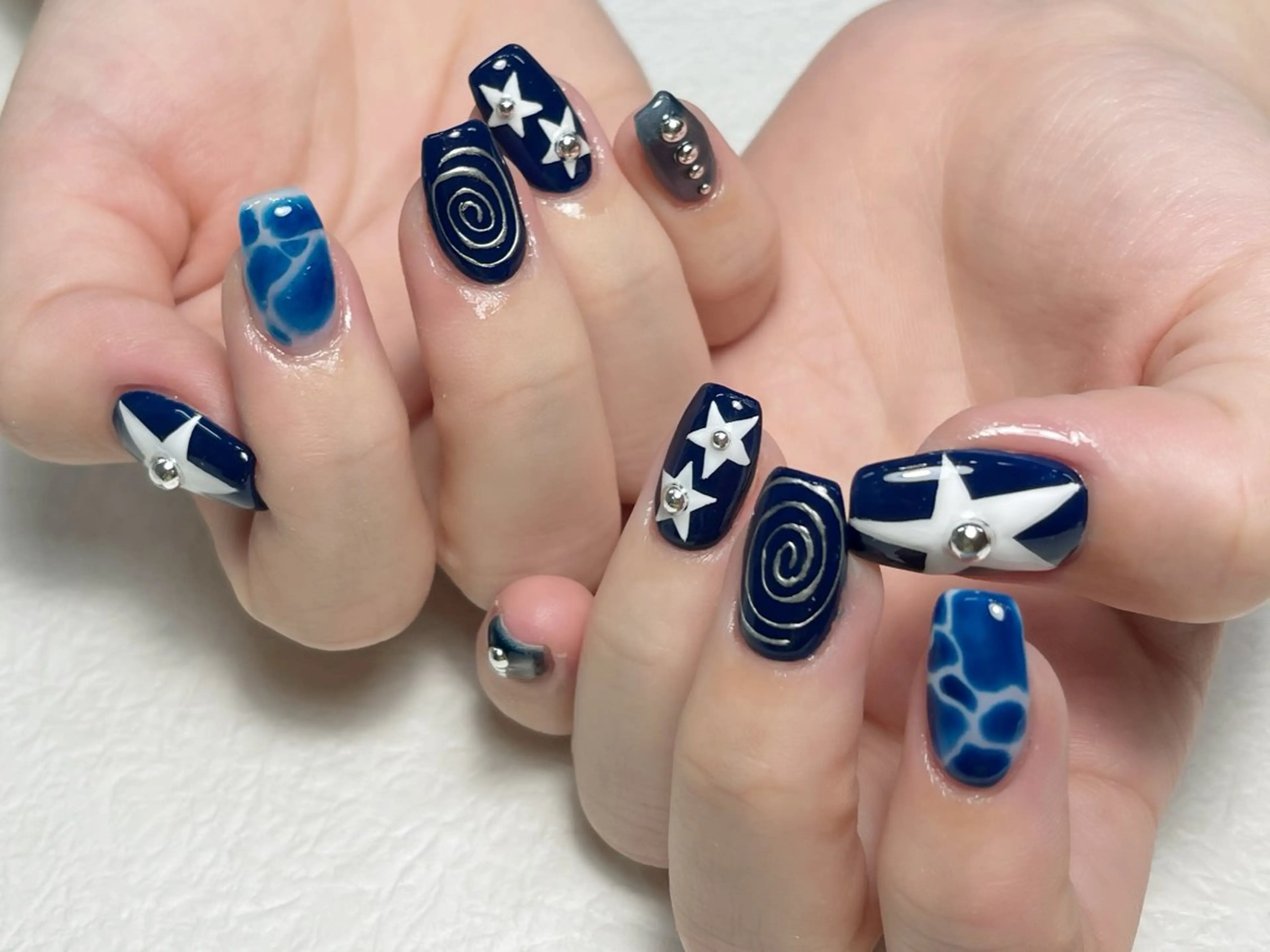 ネイル アートネイル フットネイル ジェルネイル キラキラネイル 韓国ネイル ハンドネイル Y nail なんば堀江店のネイルデザイン