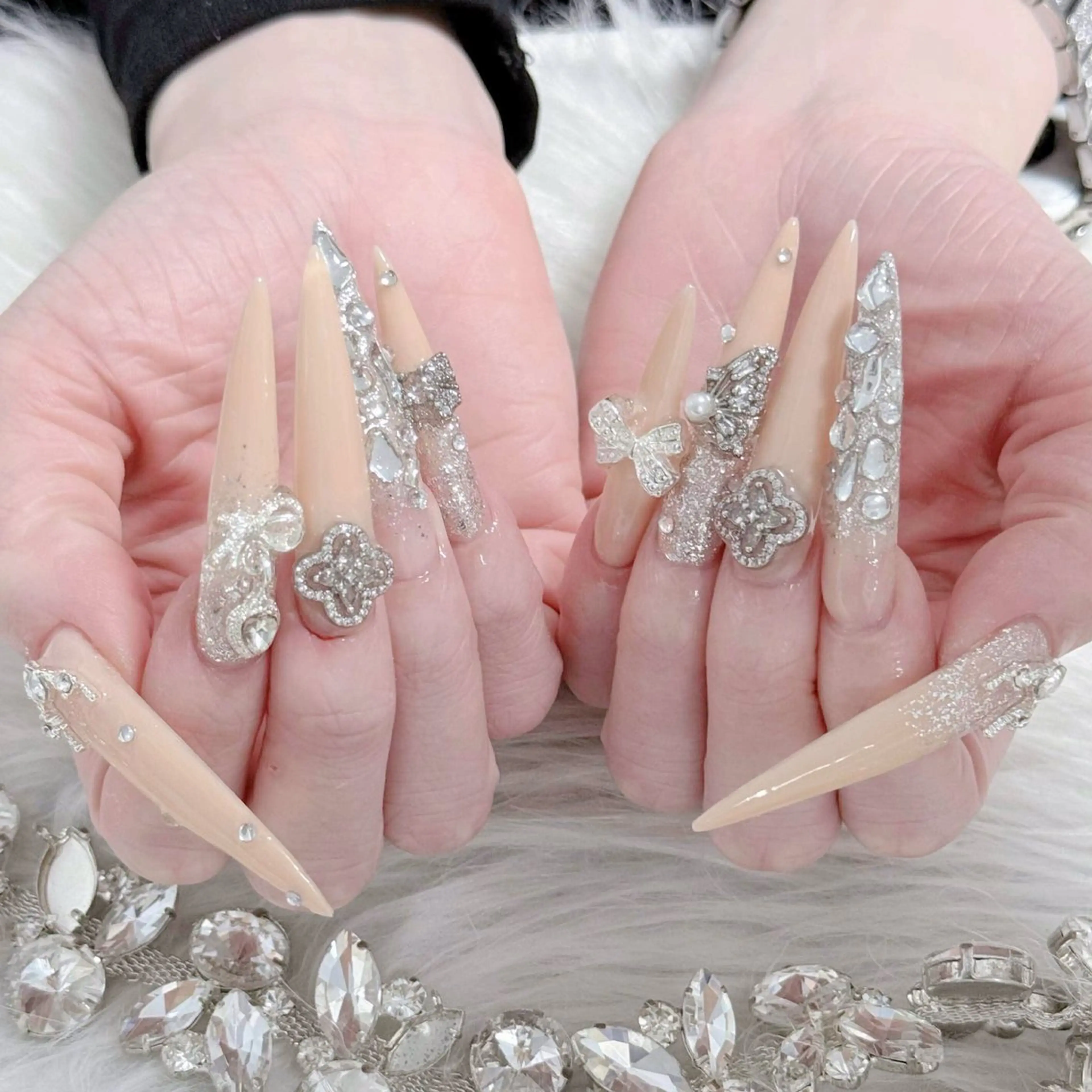 ネイル チークネイル フレンチネイル ガラスフレンチ グラデーション キラキラネイル ハンドネイル LilyLala Nailsalonのネイルデザイン