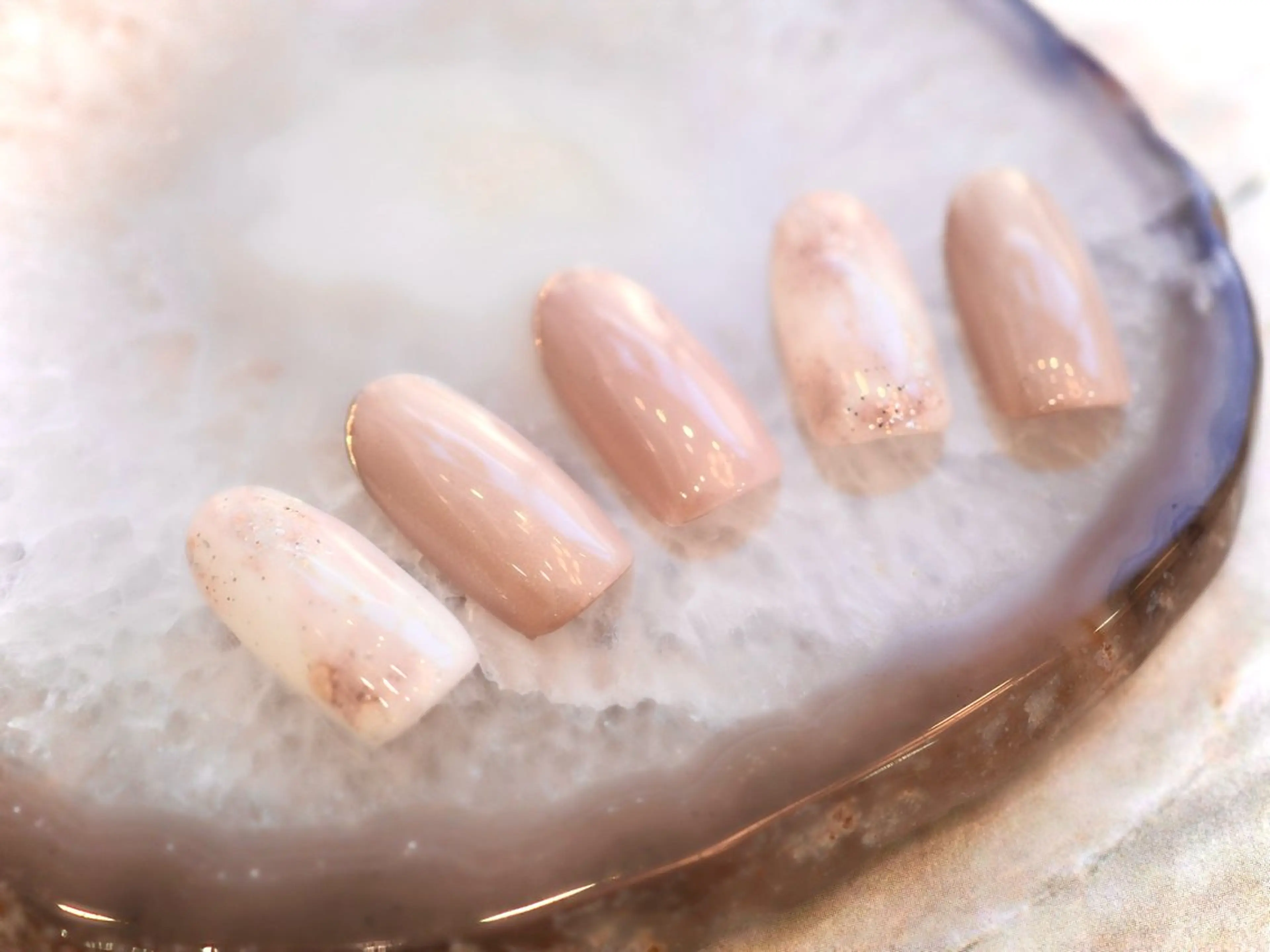 ネイル ミラーネイル ニュアンスネイル ハンドネイル @.Freestyle所属・Tess +のネイルデザイン