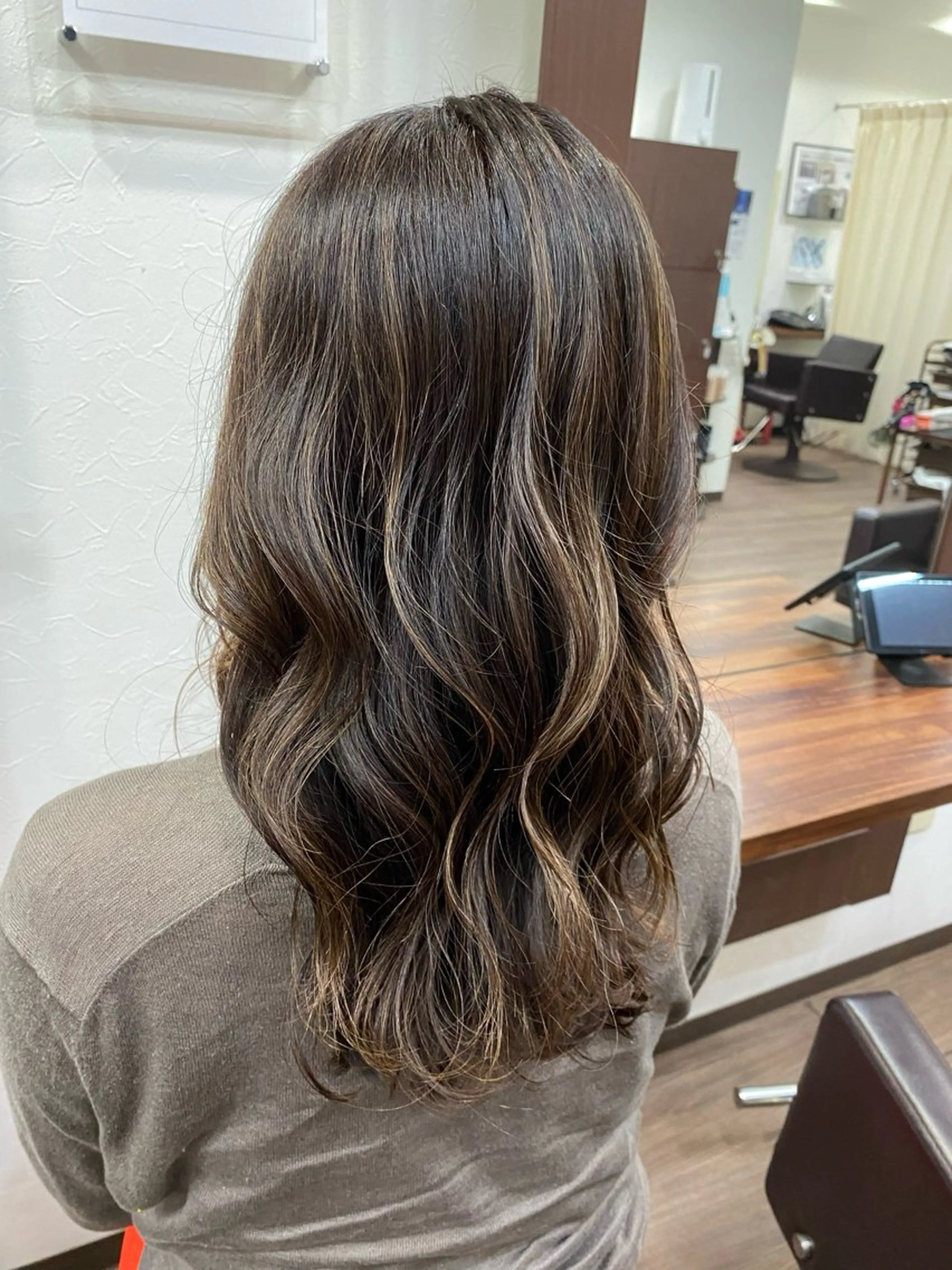 セミロング ハイライト カ ノのヘアスタイル