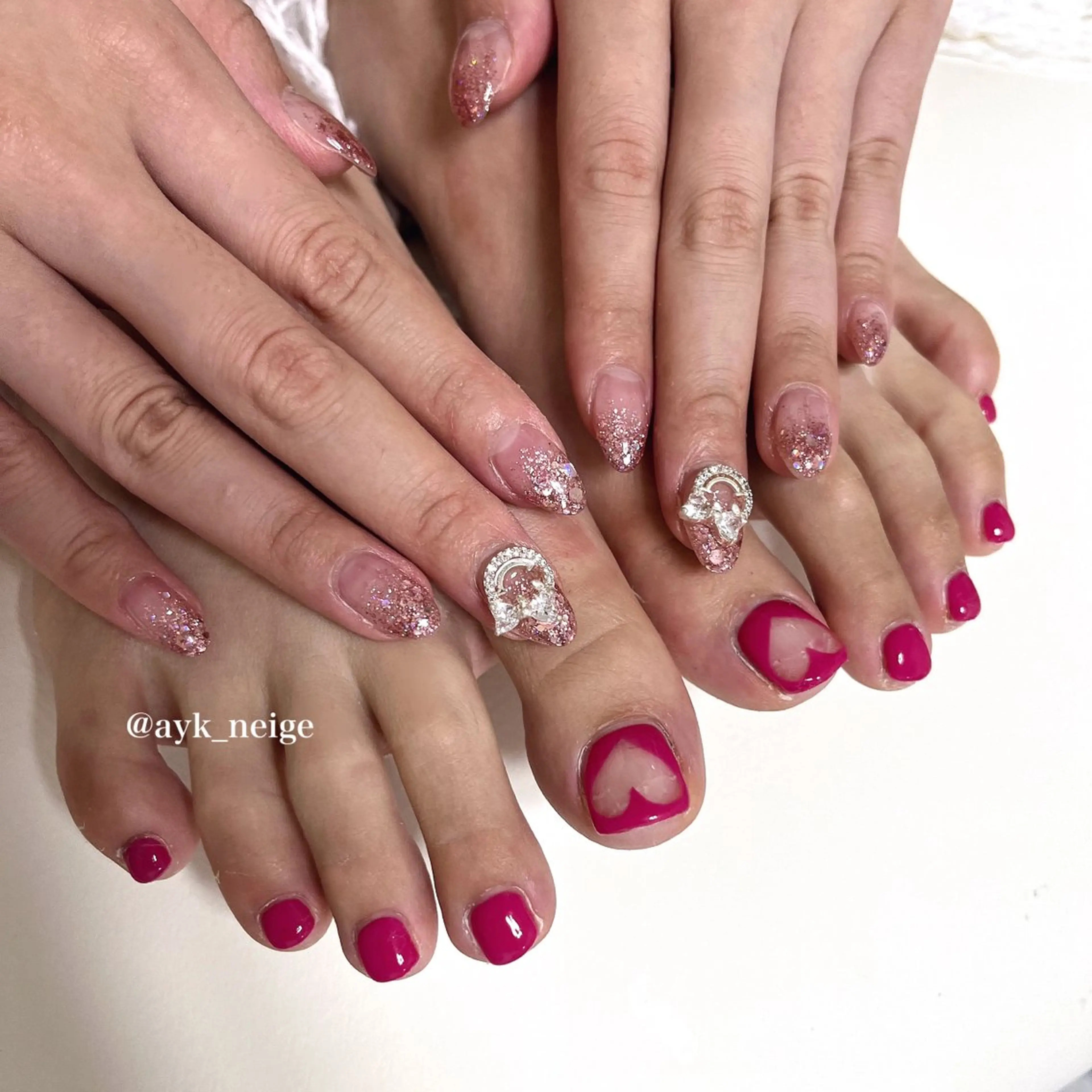 ネイル フットネイル キラキラネイル 韓国ネイル リボン n'eige nail所属・大谷 綾香のネイルデザイン