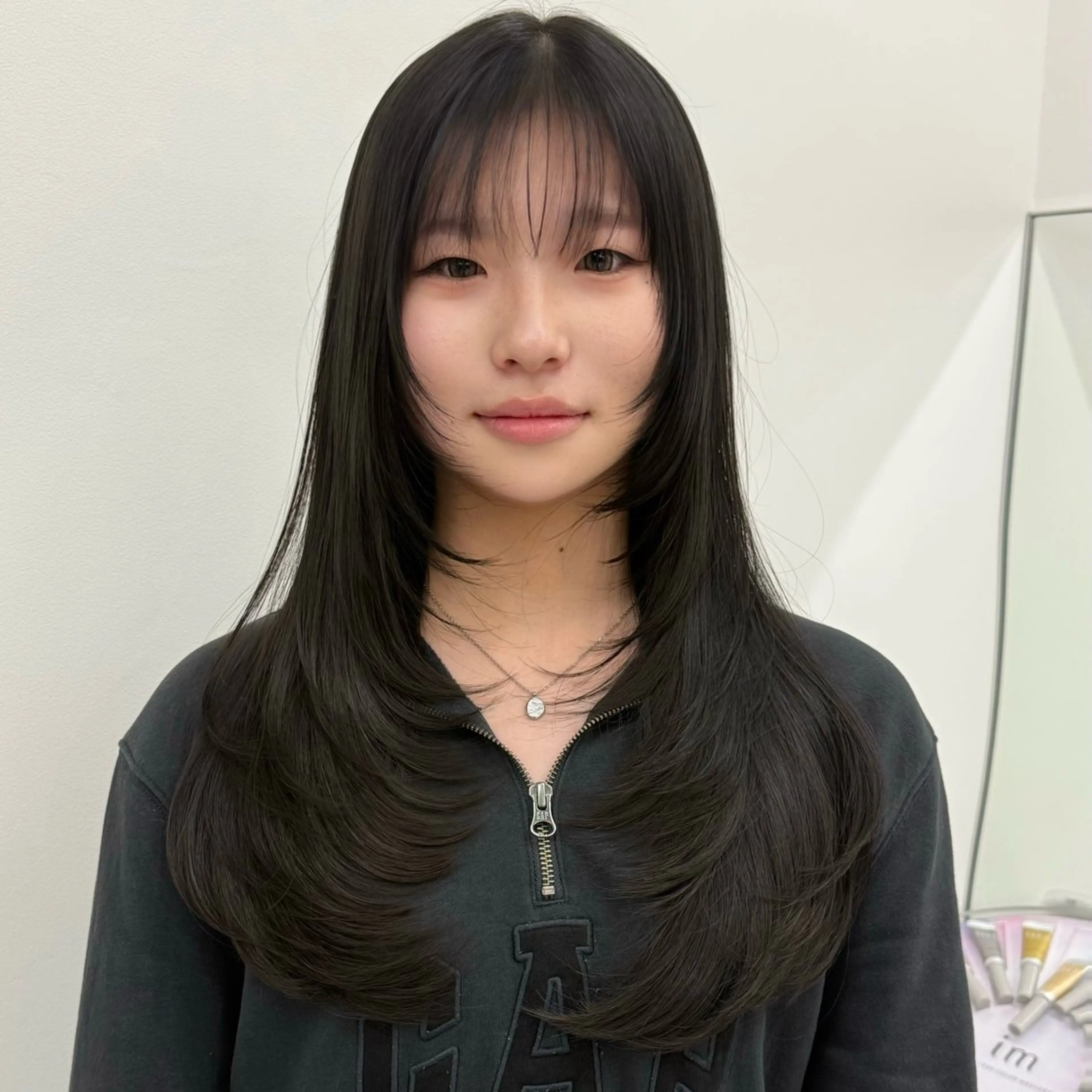 ロング レイヤーカット 縮毛矯正 カット ヘアカラー 縮毛矯正 鍋田/ vivie/ 縮毛矯正／レイヤーのヘアスタイル