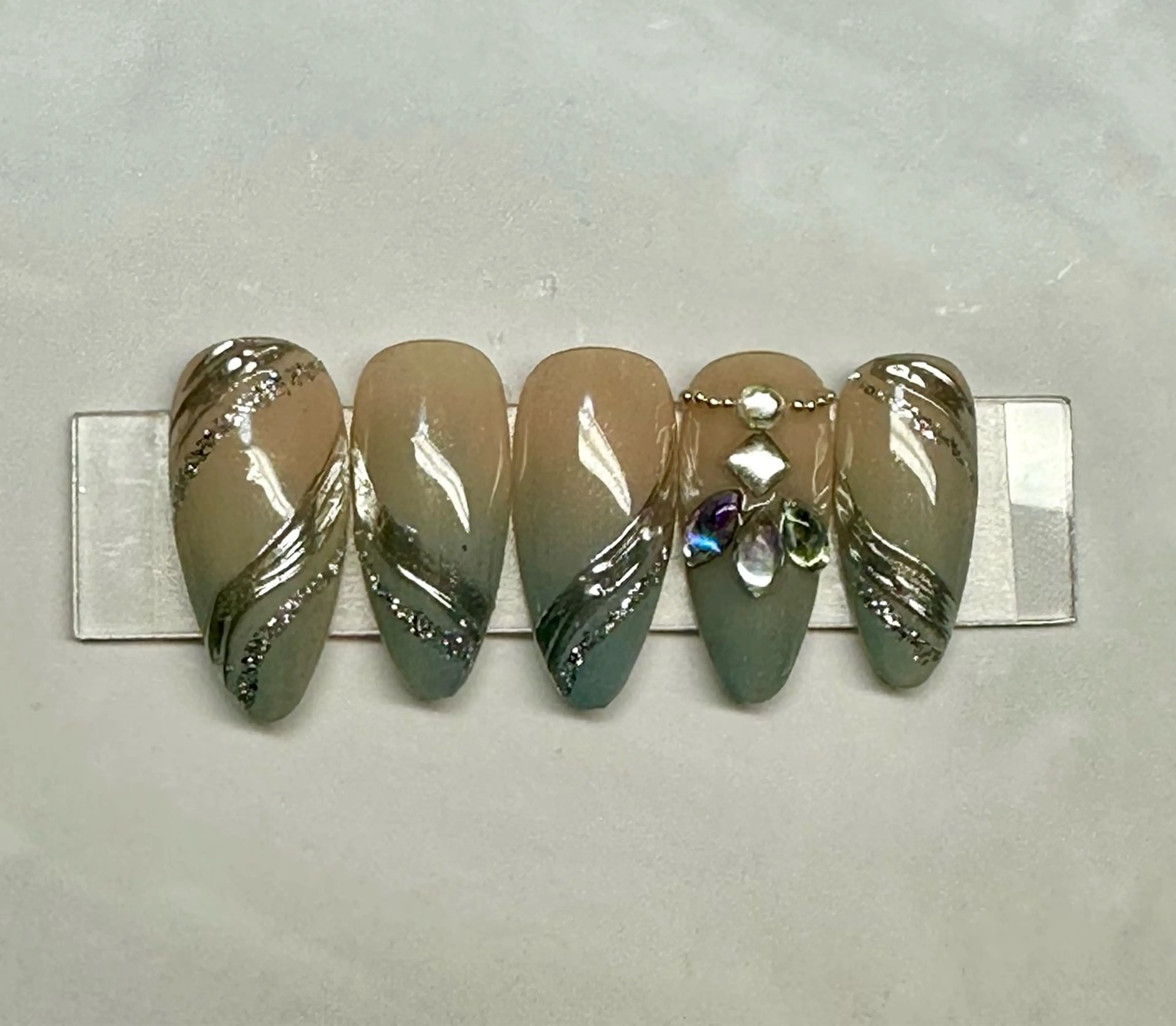 ネイル アートネイル ミラーネイル ワンカラーネイル バレンタイン 冬ネイル M.N_ nailのネイルデザイン