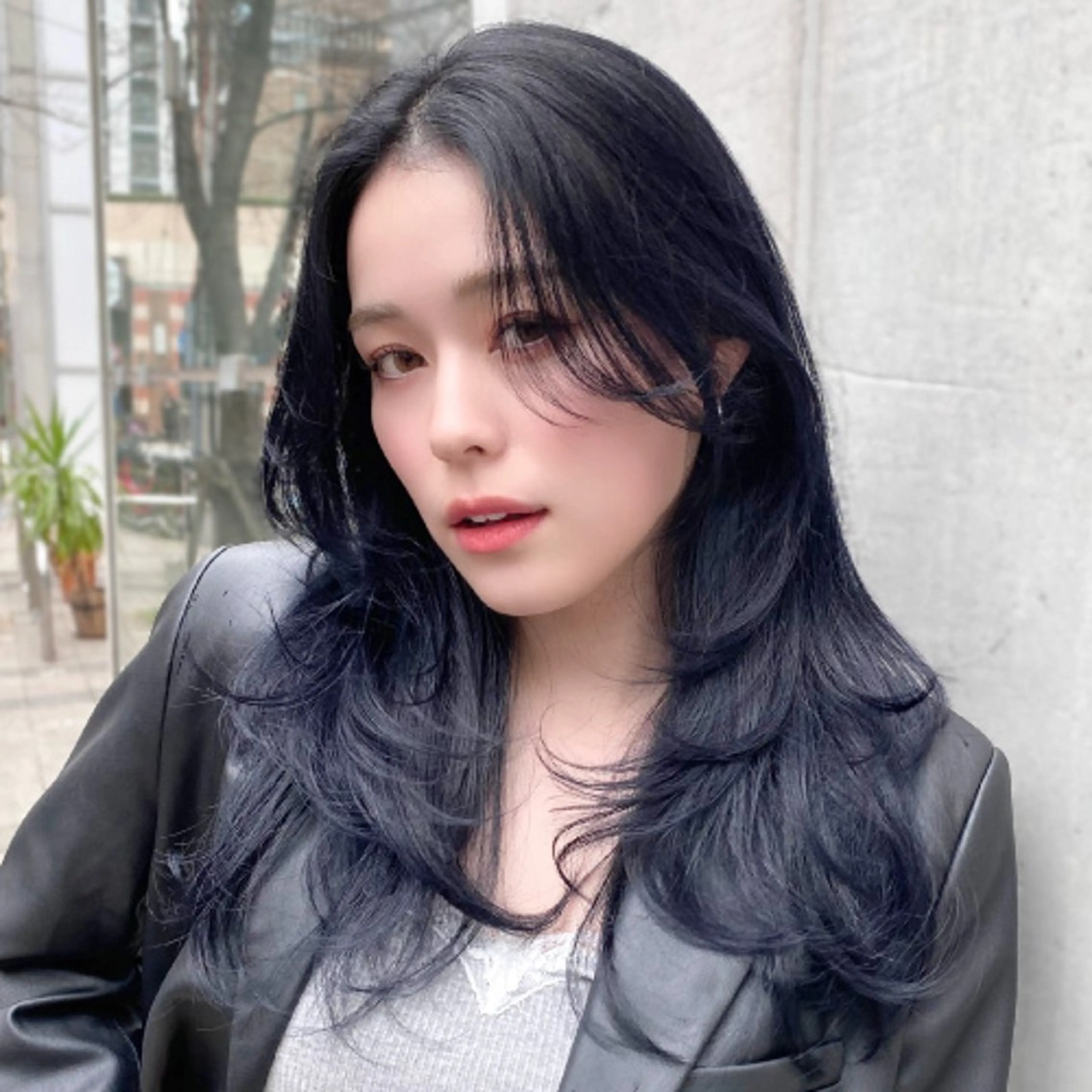 ロング カラー 黒髪 ブルーカラー ブルーブラック 韓国風ヘア レイヤーカット メンズカット/ 江下翔瑛のヘアスタイル