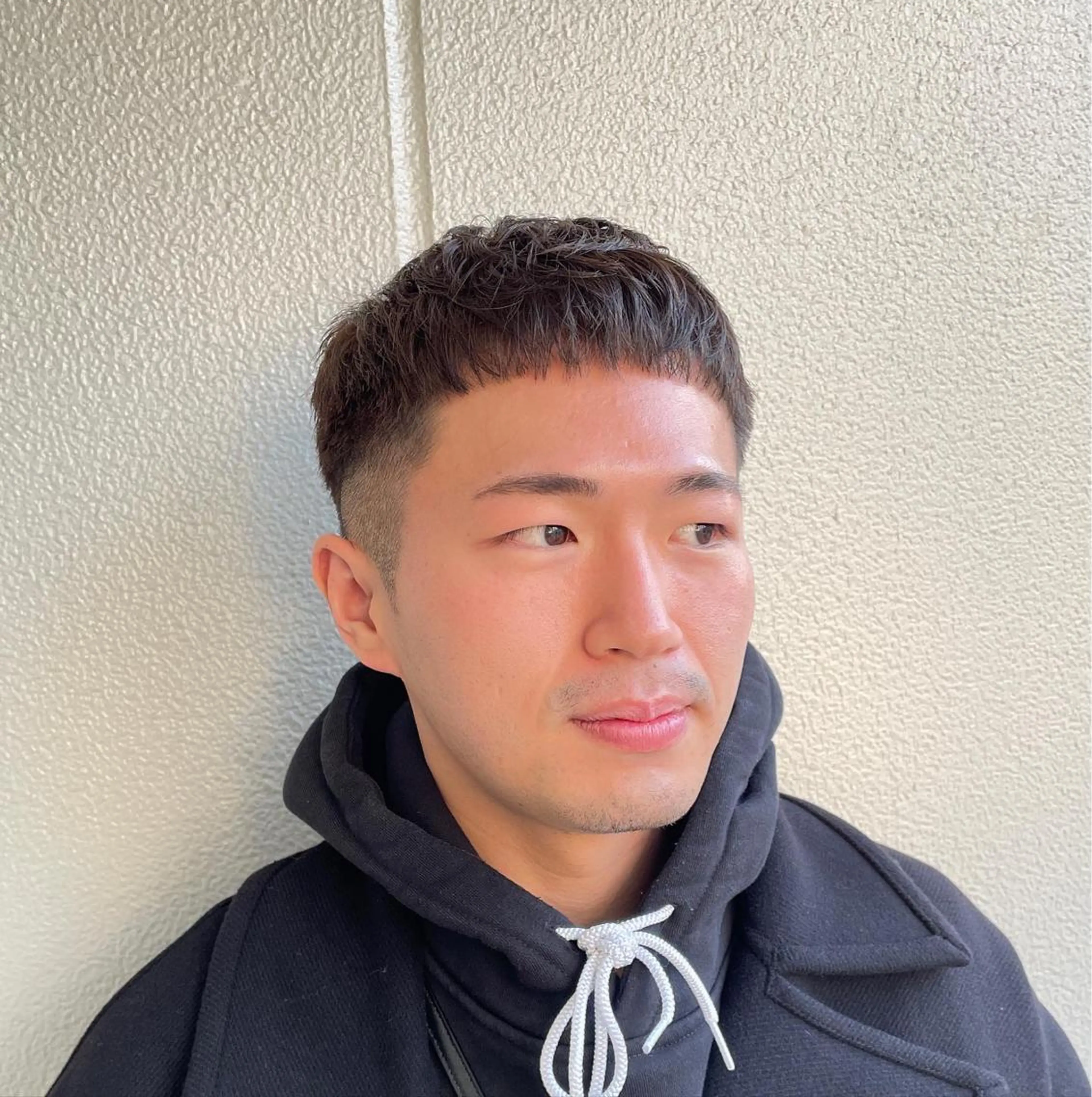 ショート カラー ヘアアレンジ メンズ フェードカット カット トリートメント ヘッドスパ ヘアセット 艶髪✨寒色カラー✨ 翁長孝輔のヘアスタイル