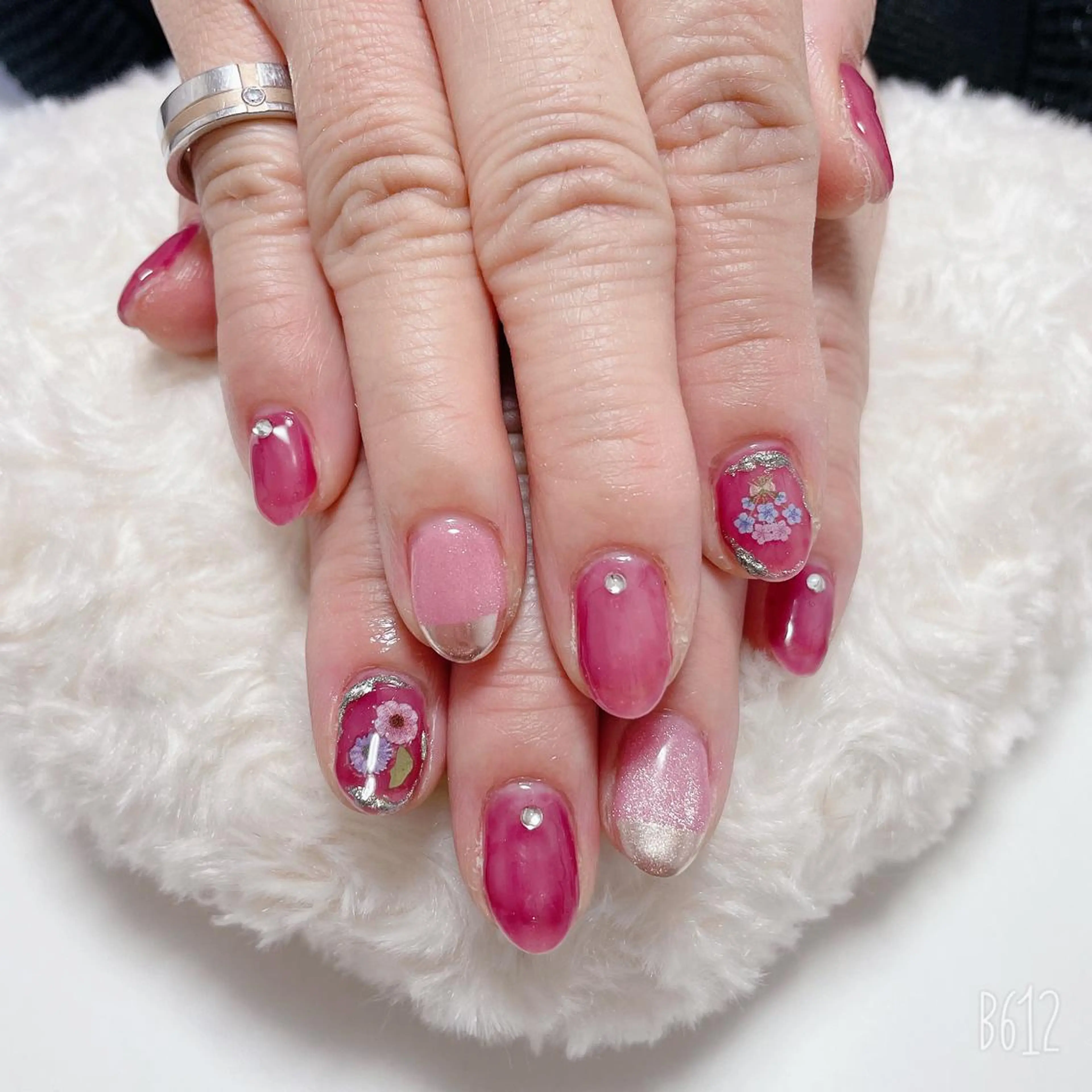 ネイル The Best Beauty受付担当のヘアスタイル