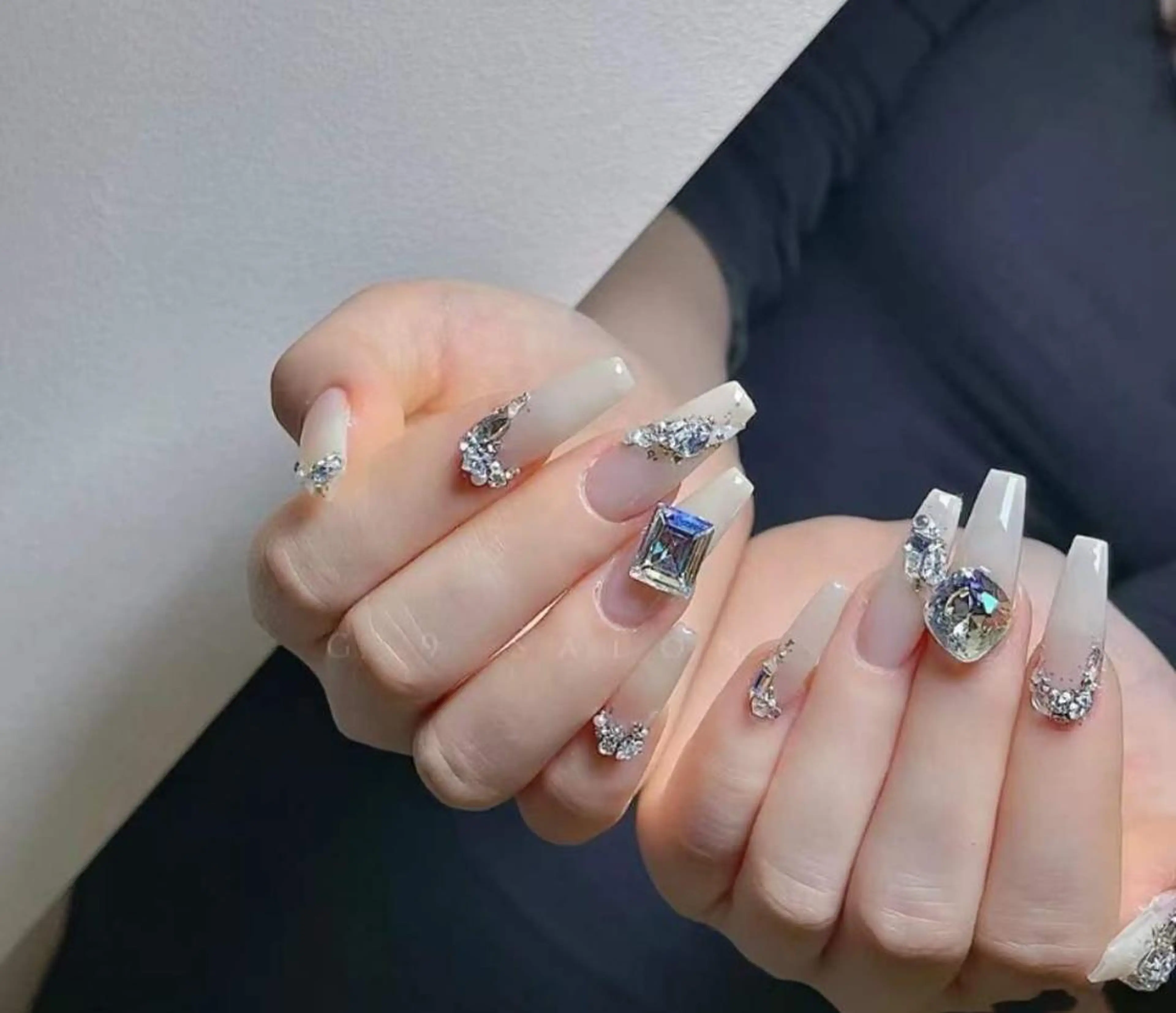 長さ出しジェルストーンパーツつけ放題の写真