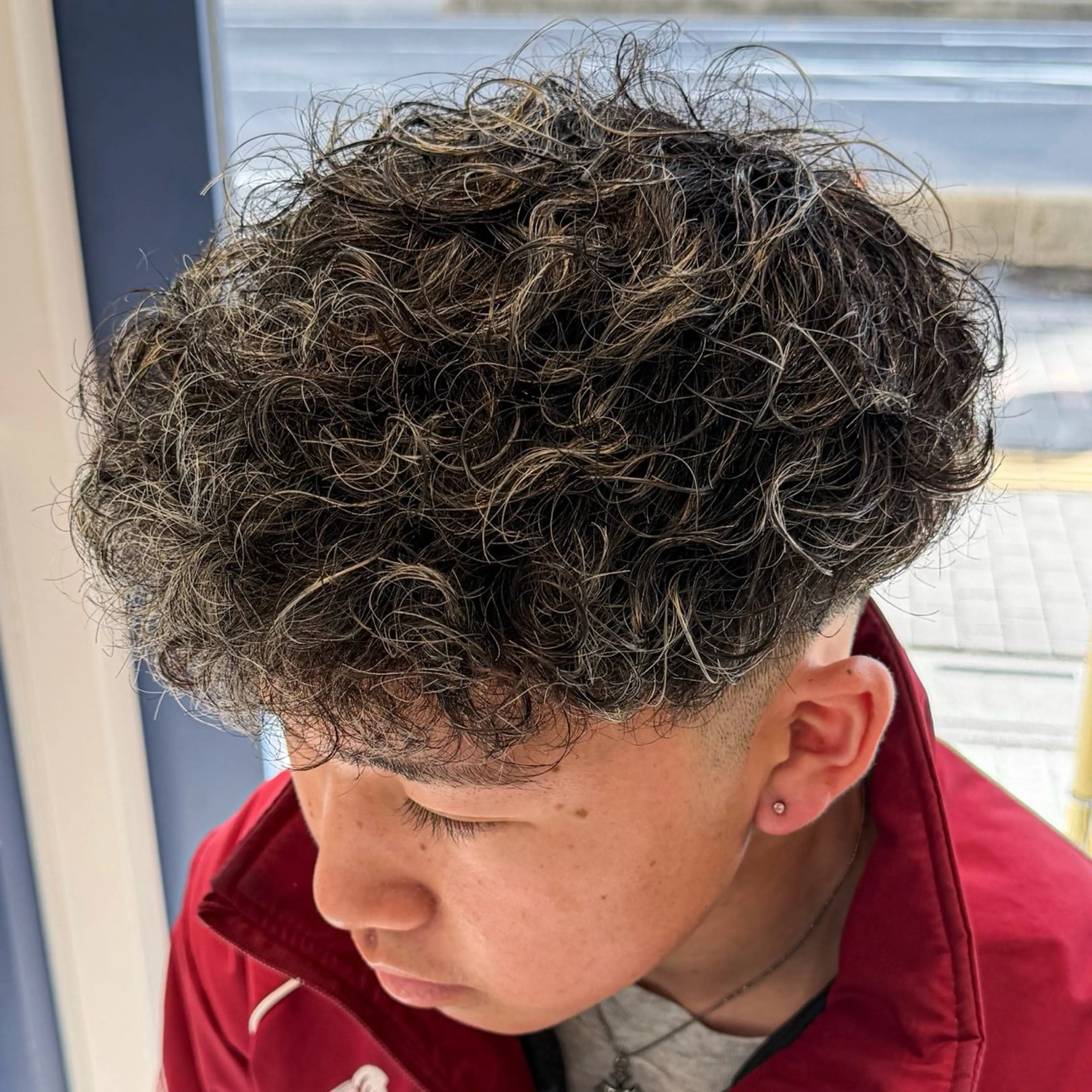 ショート カラー パーマ メンズ スペインカール カット ヘアカラー パーマ 吉田 新平のヘアスタイル