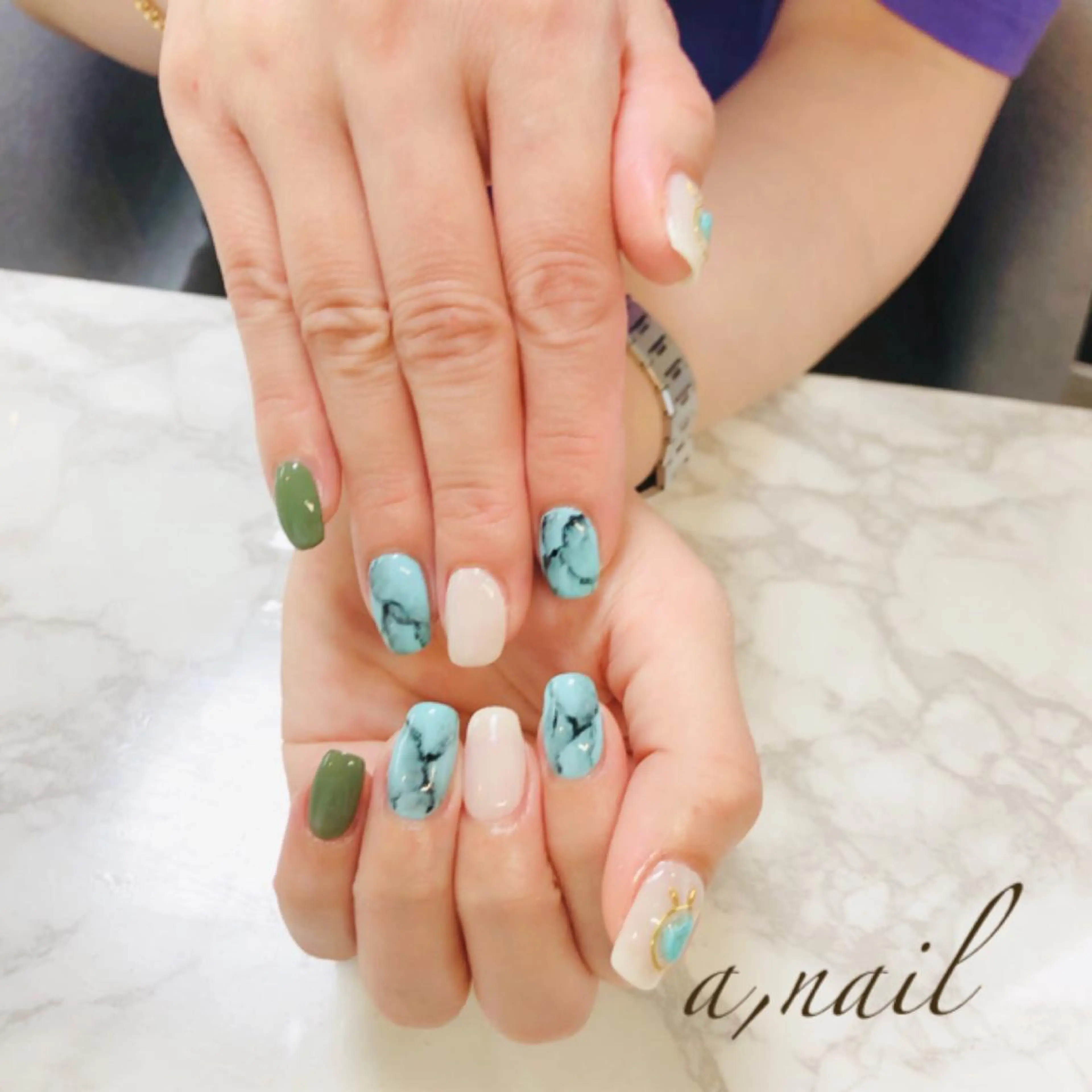 ネイル フットネイル ジェルネイル グラデーション ラメ(グリッター) ラメグラデーション ハンドネイル ネイルサロン エーネイルのネイルデザイン