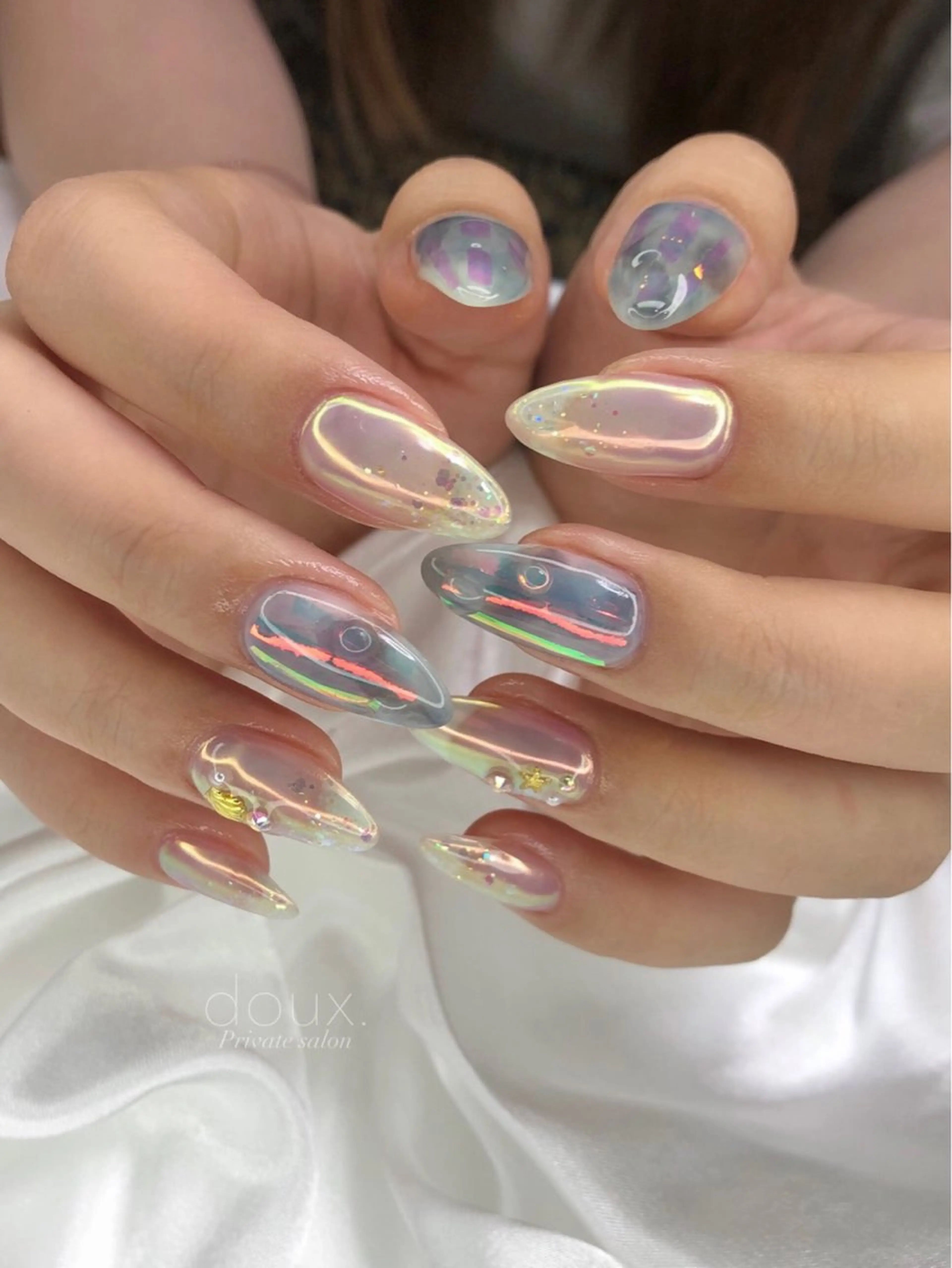 ネイル オーロラネイル 氷ネイル・うるうるネイル キラキラネイル 韓国ネイル ニュアンスネイル ハンドネイル doux. nailのネイルデザイン