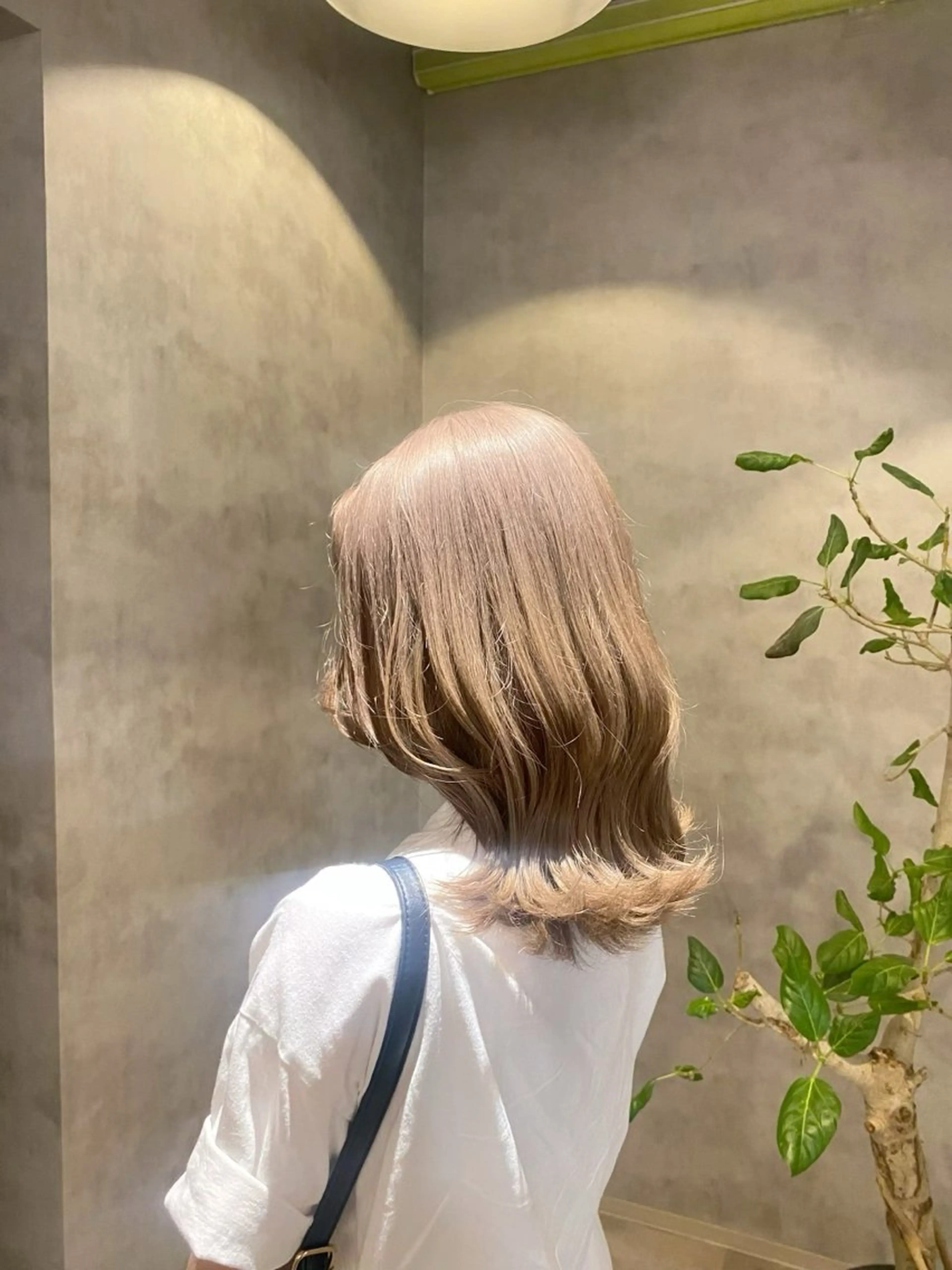 ロング カラー ベージュカラー ミルクティーベージュ ヘアカラー トリートメント ヘッドスパ ヘアセット 淡色/ワンホンヘア 🤍MINORIのヘアスタイル